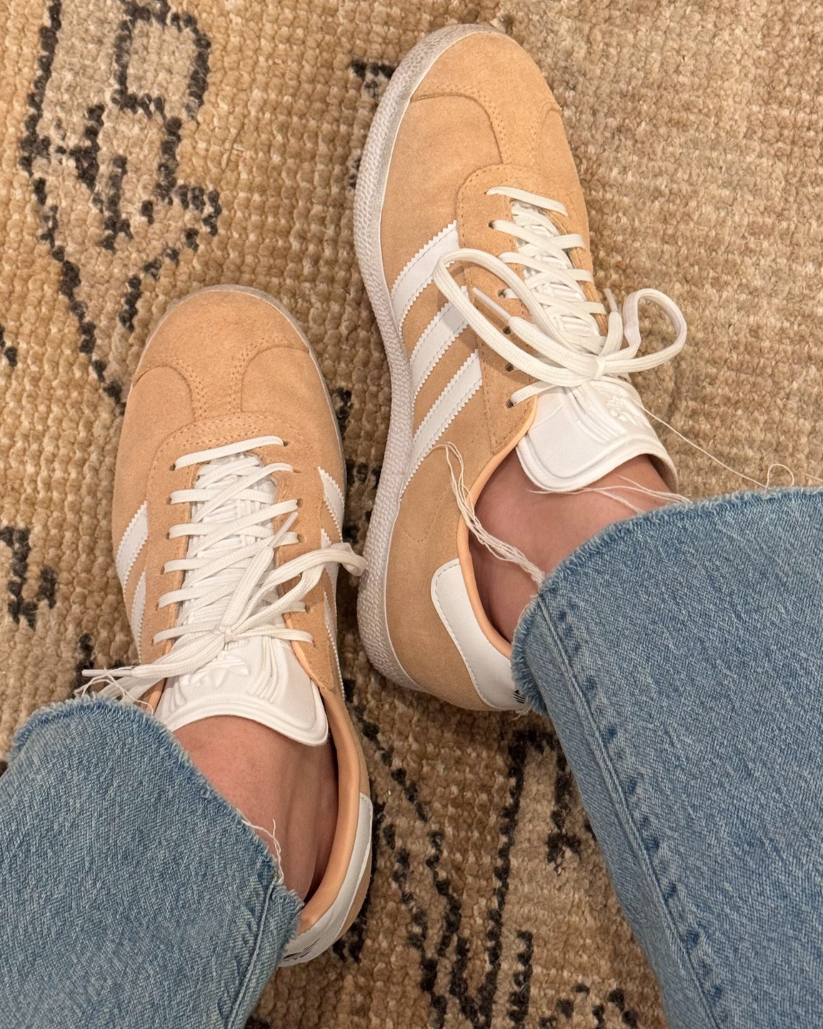 Suede Sneakers, Tan Sneakers, Neutral Sneakers, Neutral Shoes, Adidas, Neutral Adidas, Outfit Inspo, Casual Outfit Inspo, Jeans Outfit, Fall Outfit

#LTKSaleAlert #LTKShoeCrush #LTKStyleTip