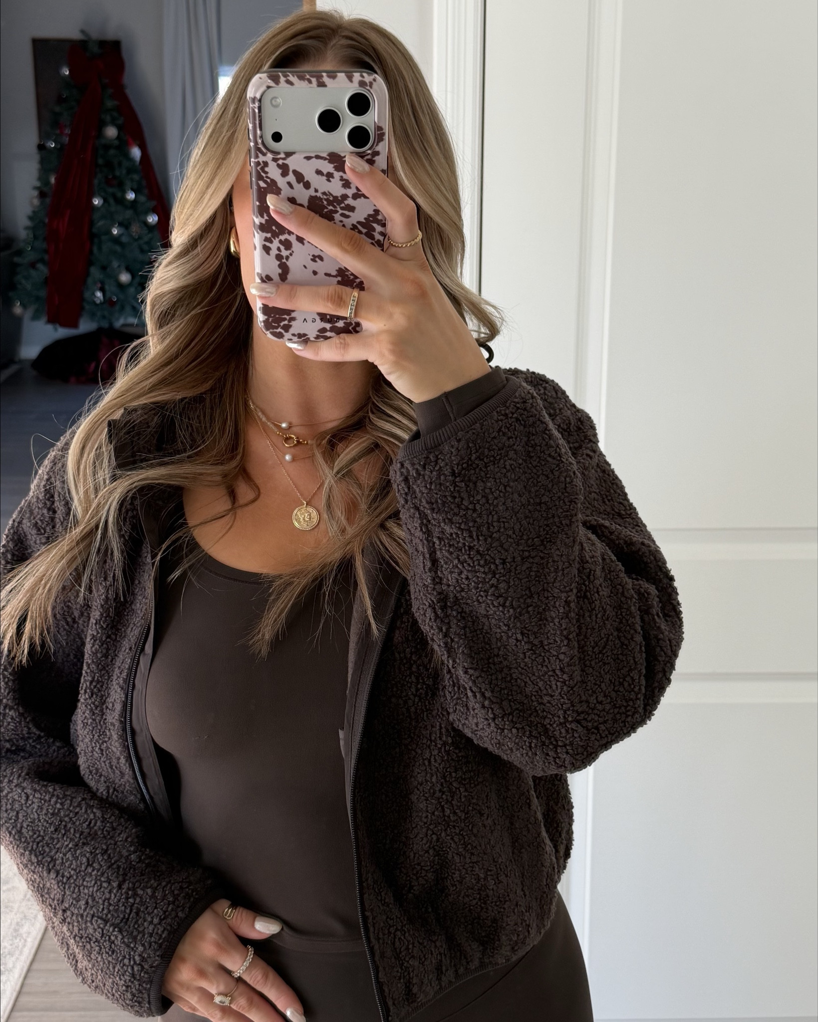 M in top/bottom and large in fleece! The best feeling workout set on I’m obsessed with how buttery soft it is! #workoutset #ootd #matchingset #workout

#LTKActive #LTKFindsUnder100 #LTKootd