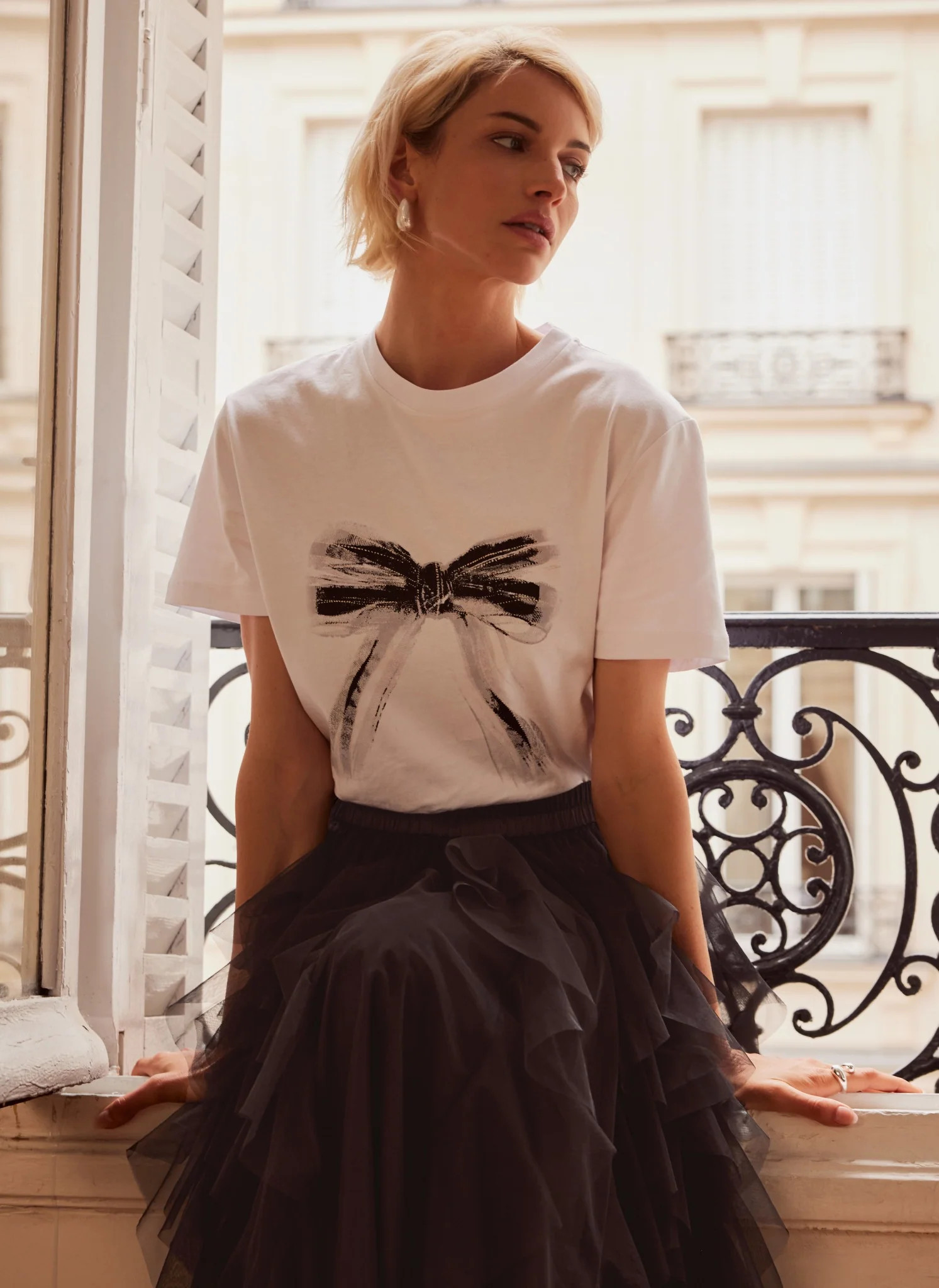 White Bow Graphic T-Shirt | Mint Velvet (US)