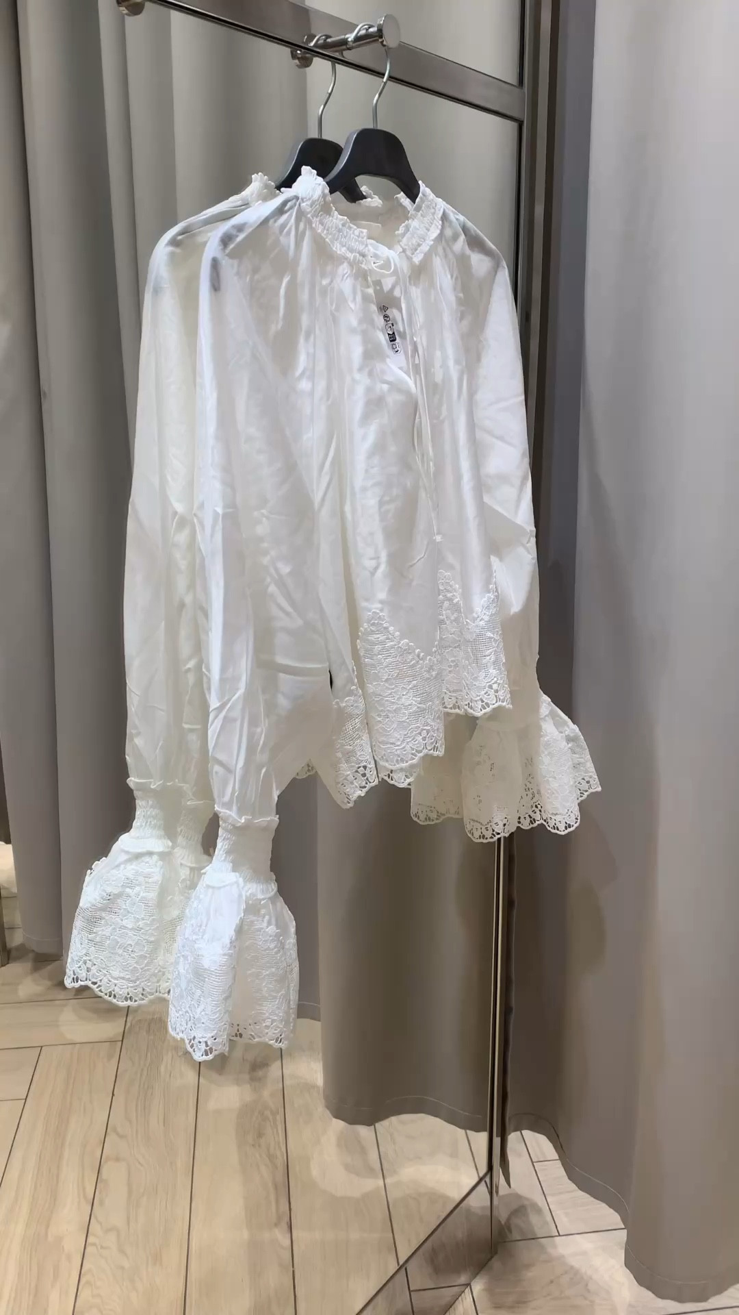 Gorgeous embroidered blouse for spring/summer looks 🖤

Tags: spring outfits 2026, summer outfit, embroidery, white blouse, blusa de encaje, melange blouse, office look, capsule wardrobe, high street.

#LTKSeasonal #LTKootd

#LTKsummer #LTKstyletip #LTKspring