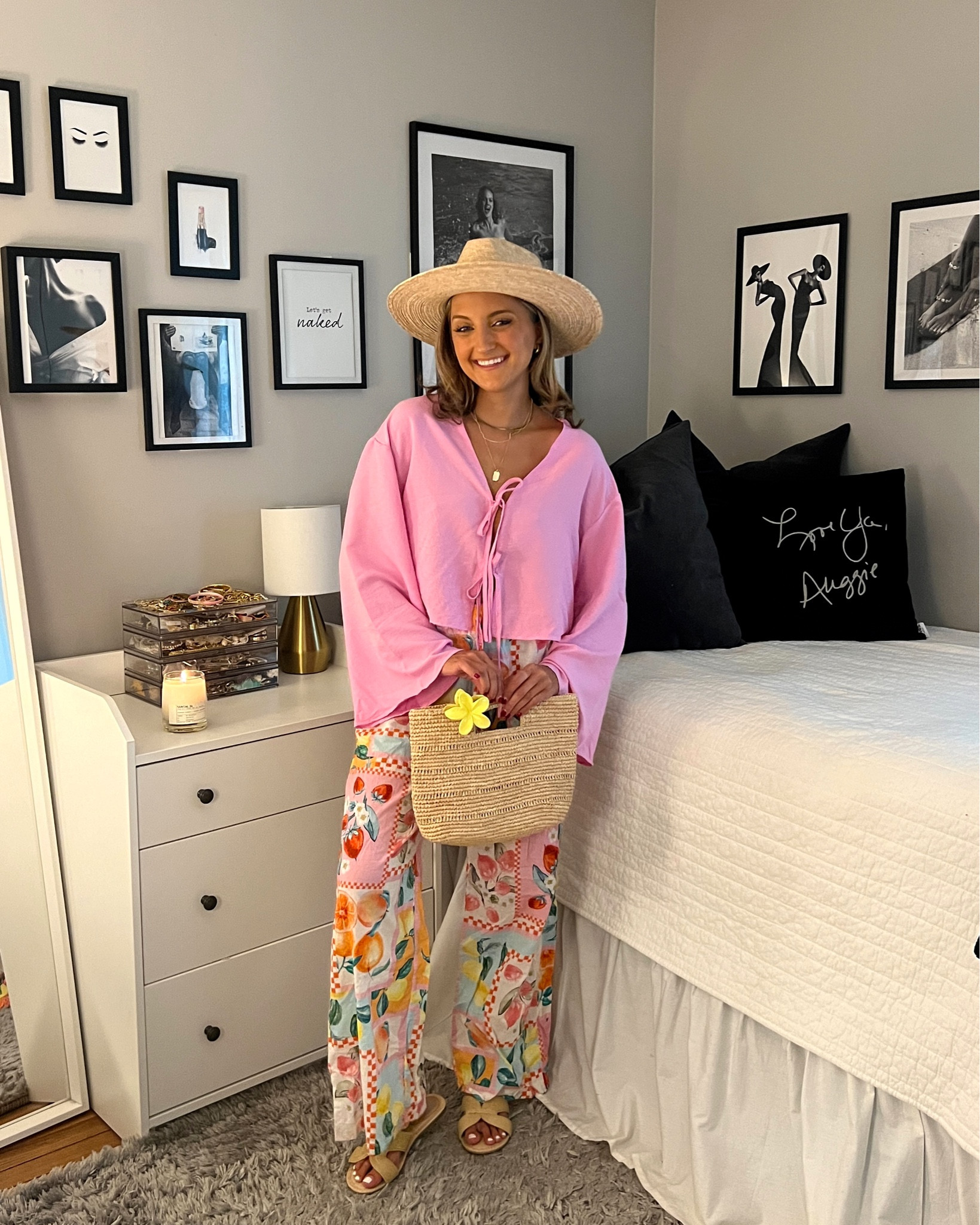 Italy outfit idea, Europe outfit idea 💛 love this linen top/outfit for my Amalfi Coast trip!


pants are from hello moon! (Not on LTK)