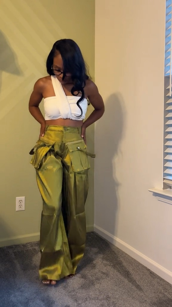 Amazon cargo pantss

#LTKVideo 

#LTKFindsUnder50 #LTKStyleTip