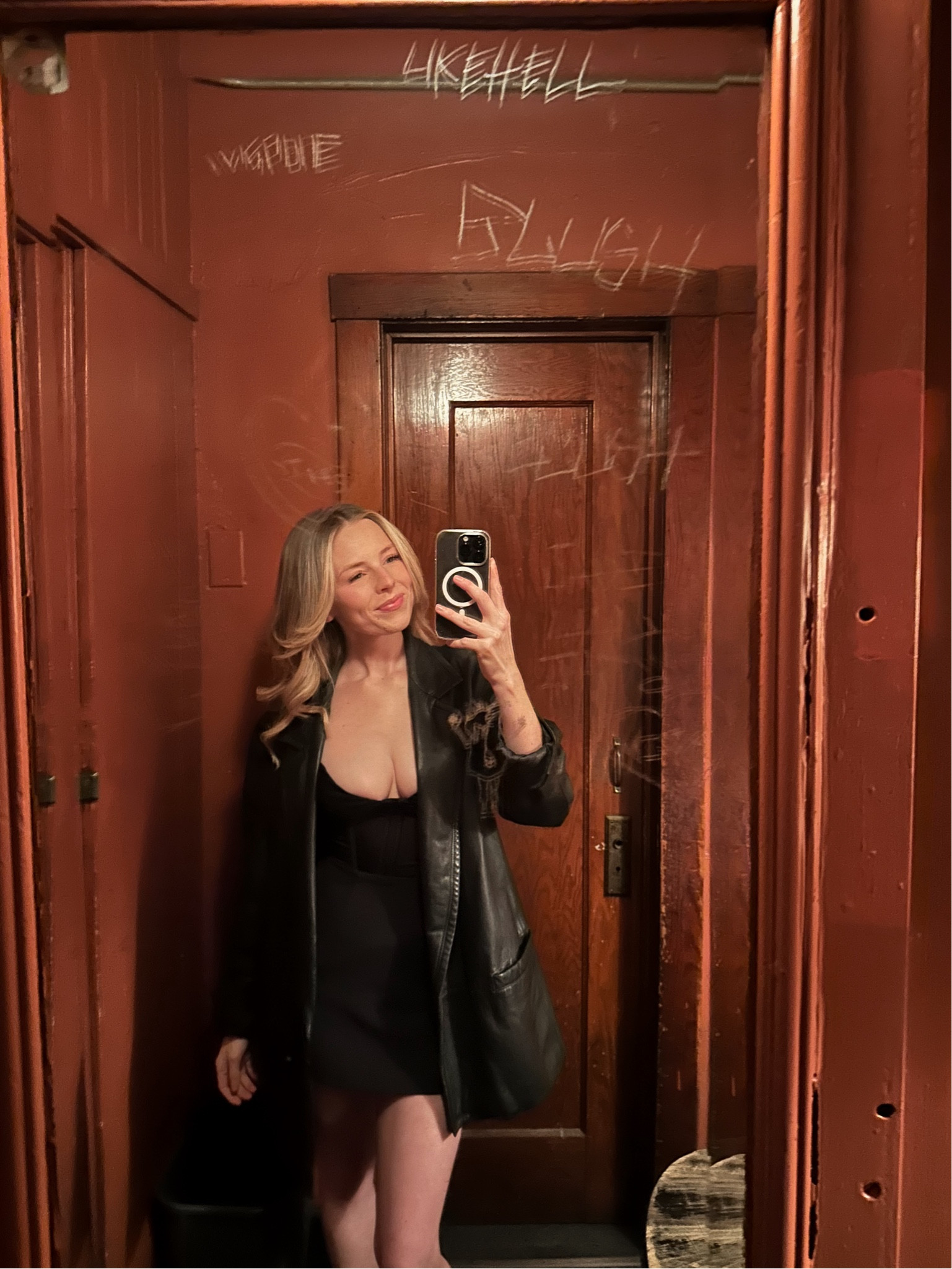 jacket: small (thrifted)
corset: small
skirt: small

gno outfit, going out outfit, bars outfit, winter outfit, leather jacket, corset, skirt, princess polly, abercrombie, holiday outfit 

#LTKGiftGuide #LTKSeasonal #LTKHoliday