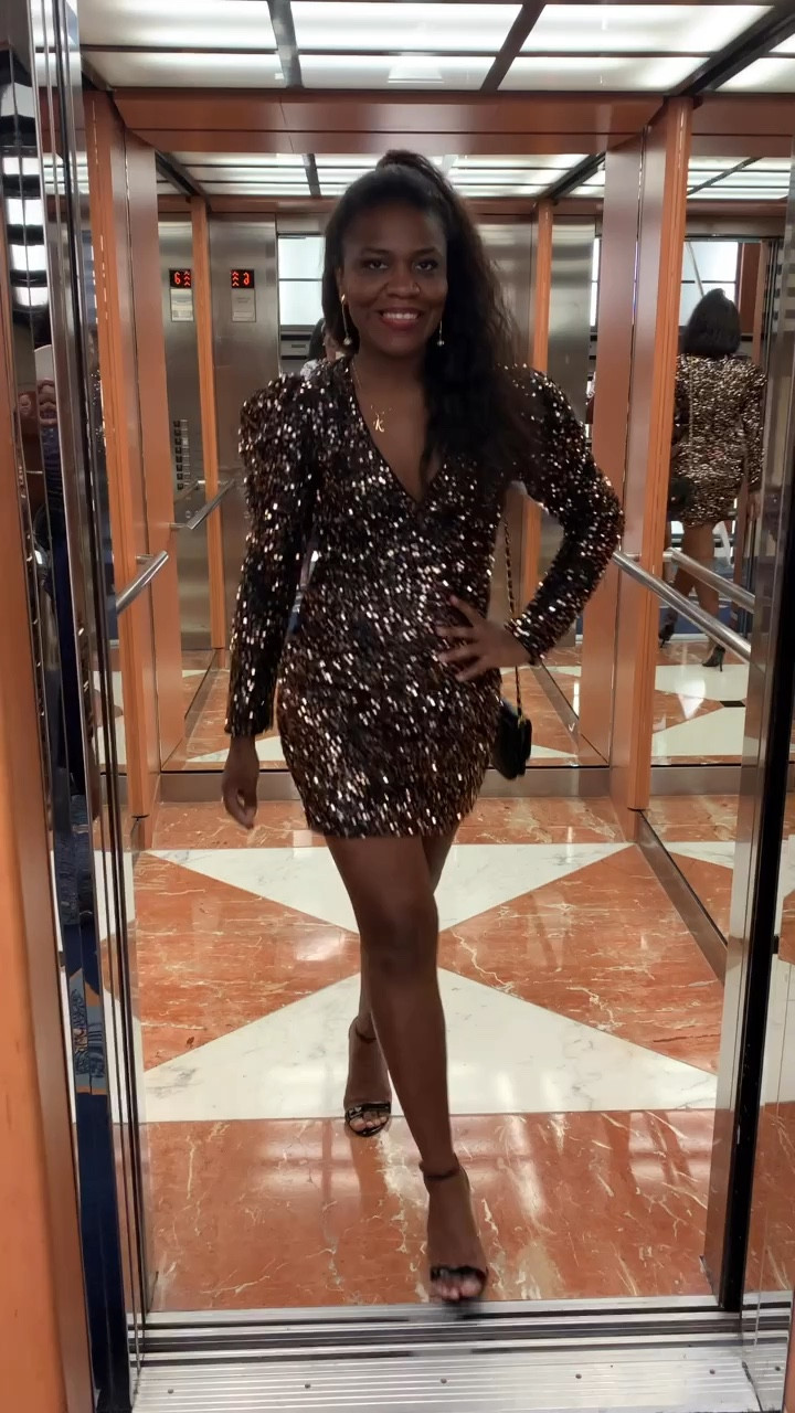  O paetê nunca sai de moda. Se você quer brilhar aposte em peças em paetês. ✨

#garimpodakelly #paete #brilho #tendenciapaete #vestidopaete 


#LTKstyletip