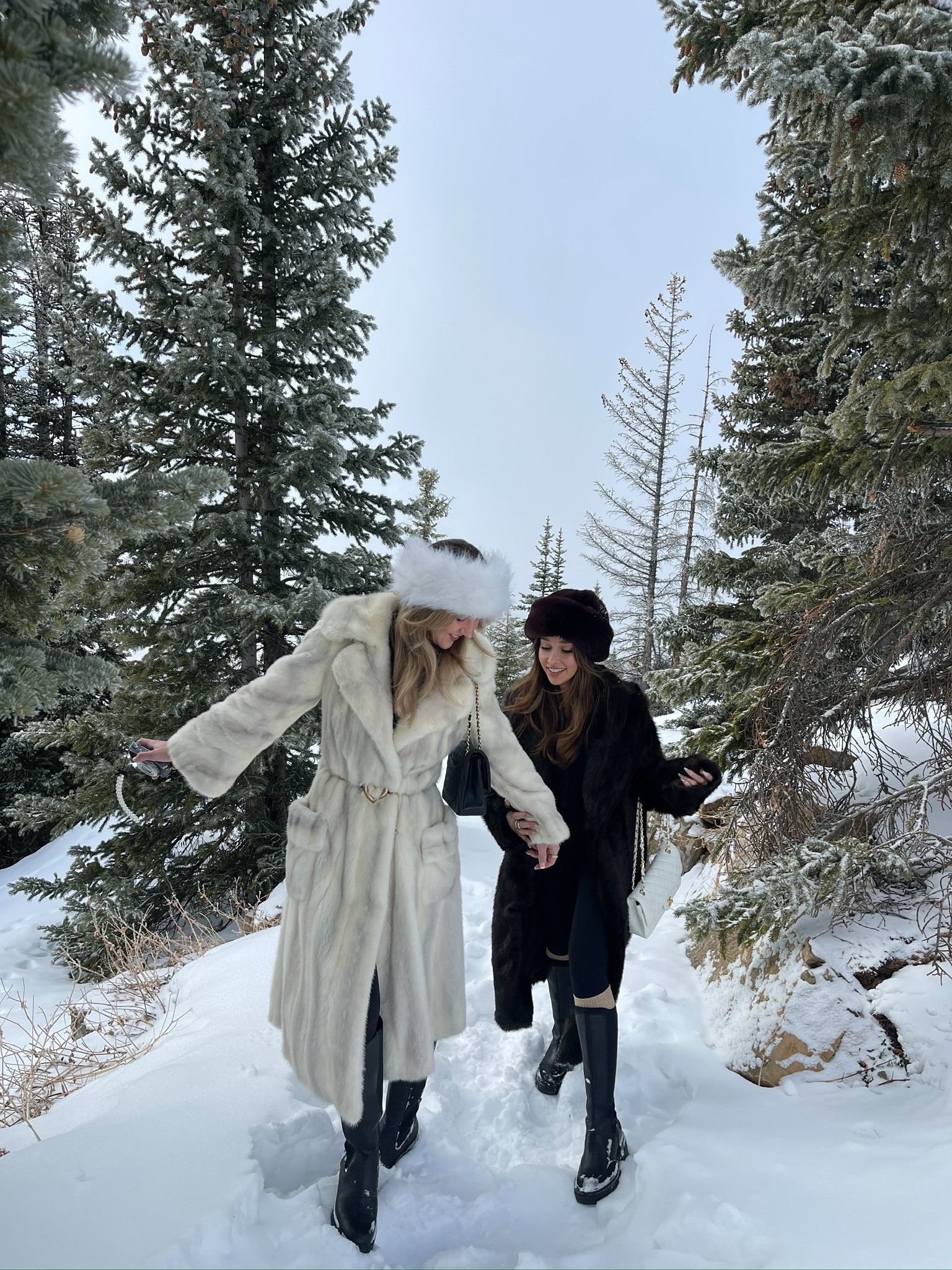 All things fur and snow!! These outfits are so simple and so cute, a fur coat for winter is a must!! 

Casual winter outfits - winter fashion - ski trip outfit inspo - comfy winter outfits - ski favs - mountain vacation outfits - must have winter sweaters - fur accessories - high end fashion

#LTKstyletip #LTKSeasonal