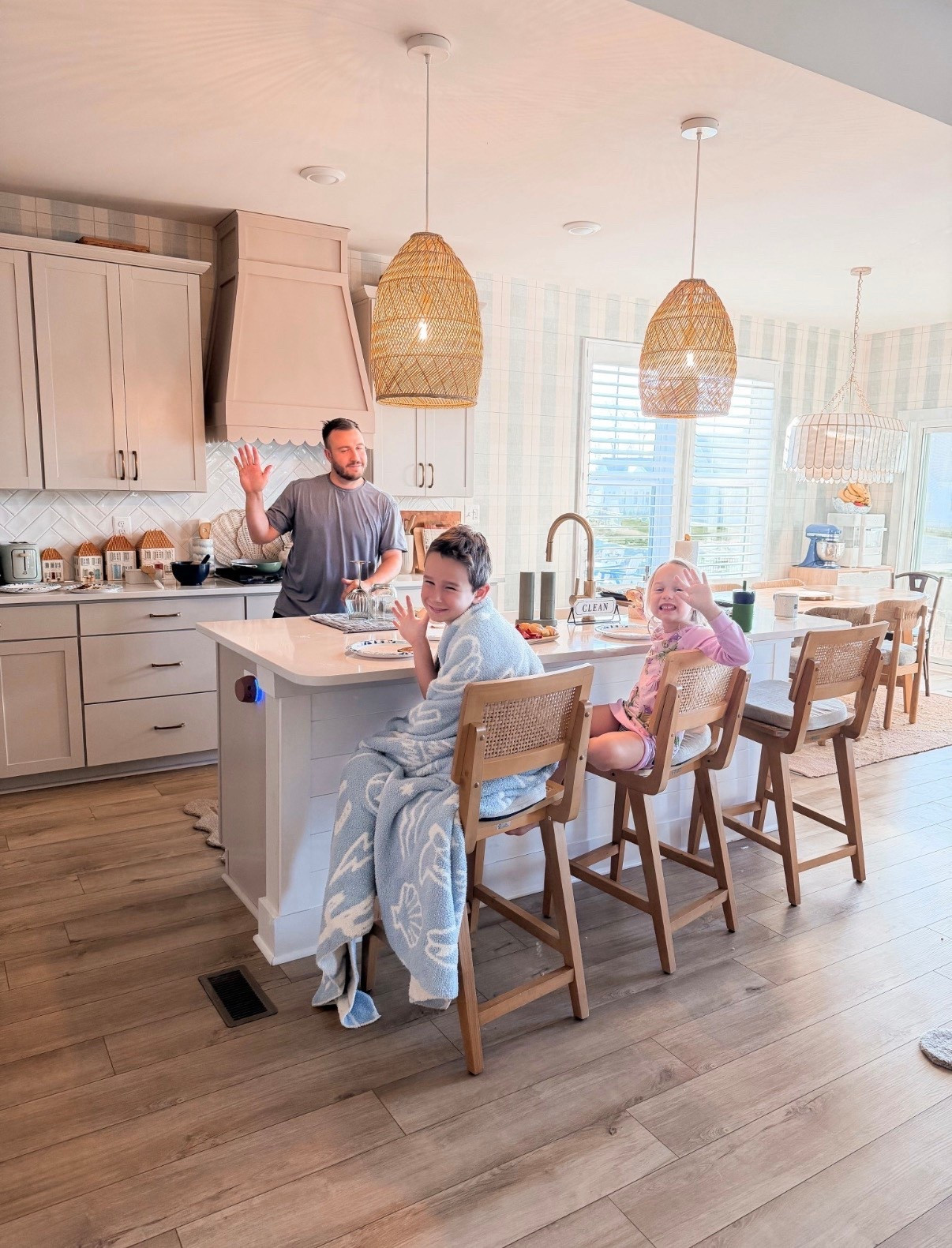 Morning chaos but make it cute 🤍☀️

This is what real life looks like over here—kids wrapped in blankets, breakfast on the island, and me trying to keep up 😅 but honestly… these are my favorite moments.

Sharing a few of our everyday home + kitchen favorites that make mornings feel a little calmer (and a lot cuter).

✨ neutral kitchen
✨ coastal home decor
✨ woven pendant lighting
✨ bar stools
✨ kitchen island styling
✨ family home essentials
✨ cozy morning vibes
✨ everyday living

Everything is linked for you 🫶