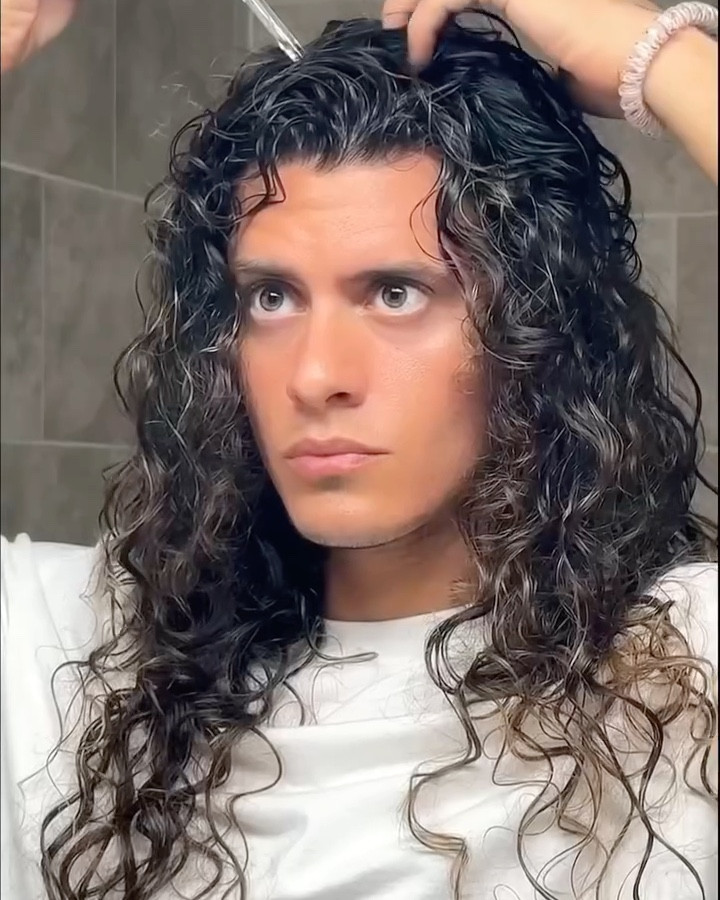 Back Again

Hair Care Routine
▪️Pure Aloe Vera drink
▪️Bounce Curl Light Oil
▪️Bali Curls Refreshing Curl Spray @bali_curls on IG

#hair #grwm #mens #curly

#LTKBeauty #LTKMens #LTKStyleTip