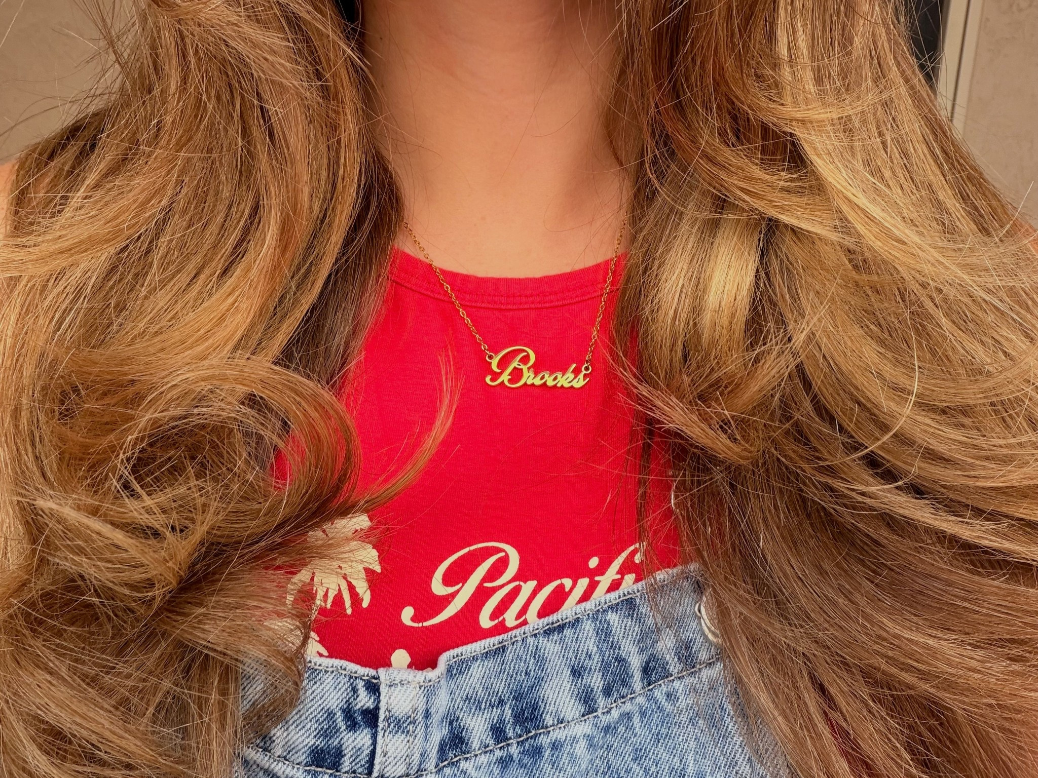 cute nameplate necklaces! such great gift ideas