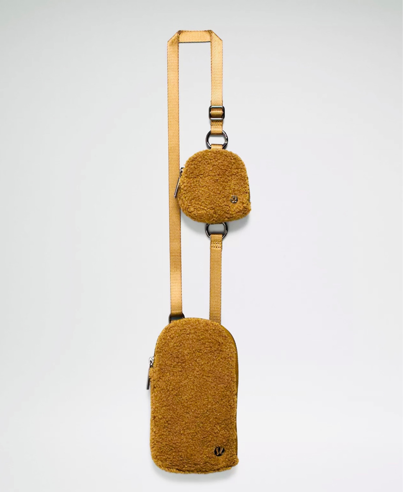 Who needs Prada when you have this Lululemon fleece bag under $70? 😁🙌🏻 Similar to the belt bag, this is totally perfect for daily errands, workouts and travel!☺️Love this color too so perfect for Fall/Winter😌🍁🍂 Gift this one to friends or family😍 Grab this before it sells out!😉




#ltkseasonal #ltkfall #fallstyle #ltkholiday #ltkgifts #lululemon #lululemoncrossbody #lululemonphonebag #lululemonfleecebag #lululemonnew #ltkfit #ltktravel #giftsforher #giftsforhim #ltkstyletip #ltkworkwear #fleecebag #phonecrossbody #lululemonphonebag #lykstyle

#LTKitbag #LTKGiftGuide #LTKunder100