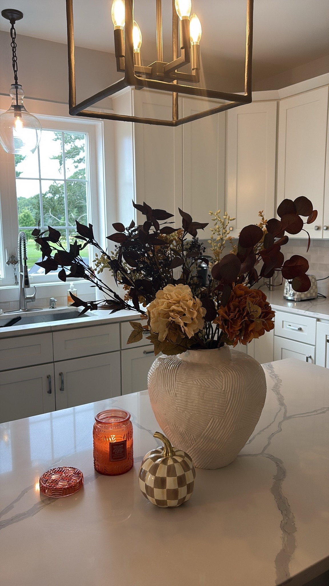 Fall decor for kitchen island 🍁🍂

#LTKSeasonal #LTKHome