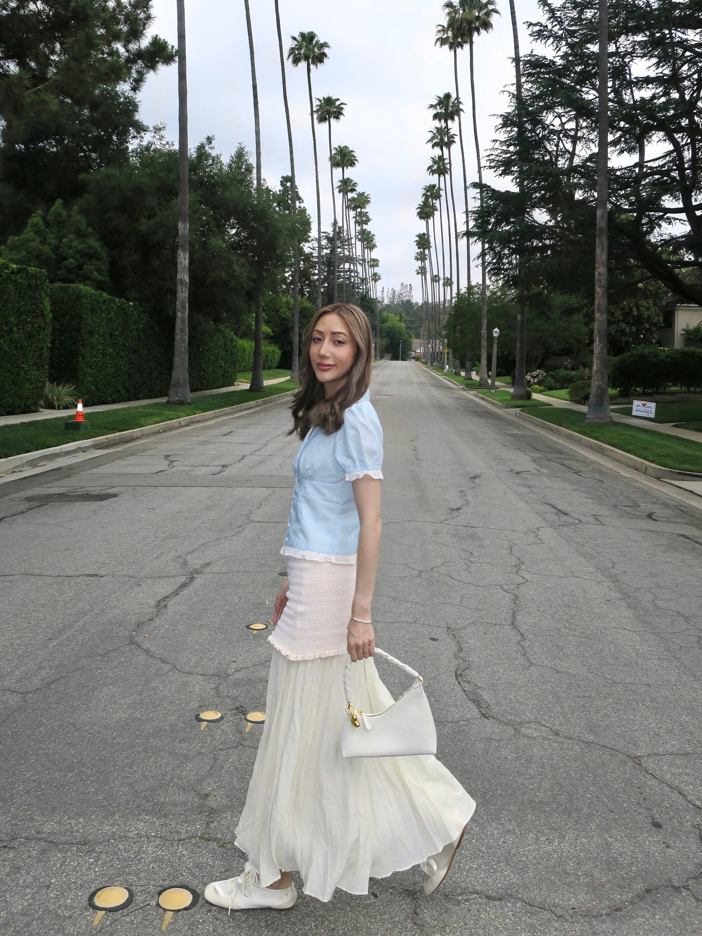 Love these photos so much 🥹💚 (flash was on for 2 & 6) and try walking poses next time if you haven’t already 🫶🏻
Top @peppermayo #peppermayo 
.
.
Walking pose, Palm trees aesthetic, summer photo idea, California vibes, Pinterest girl aesthetic, Southern California style, modeblogger, soft girl aesthetic, coconut girl, pose idea