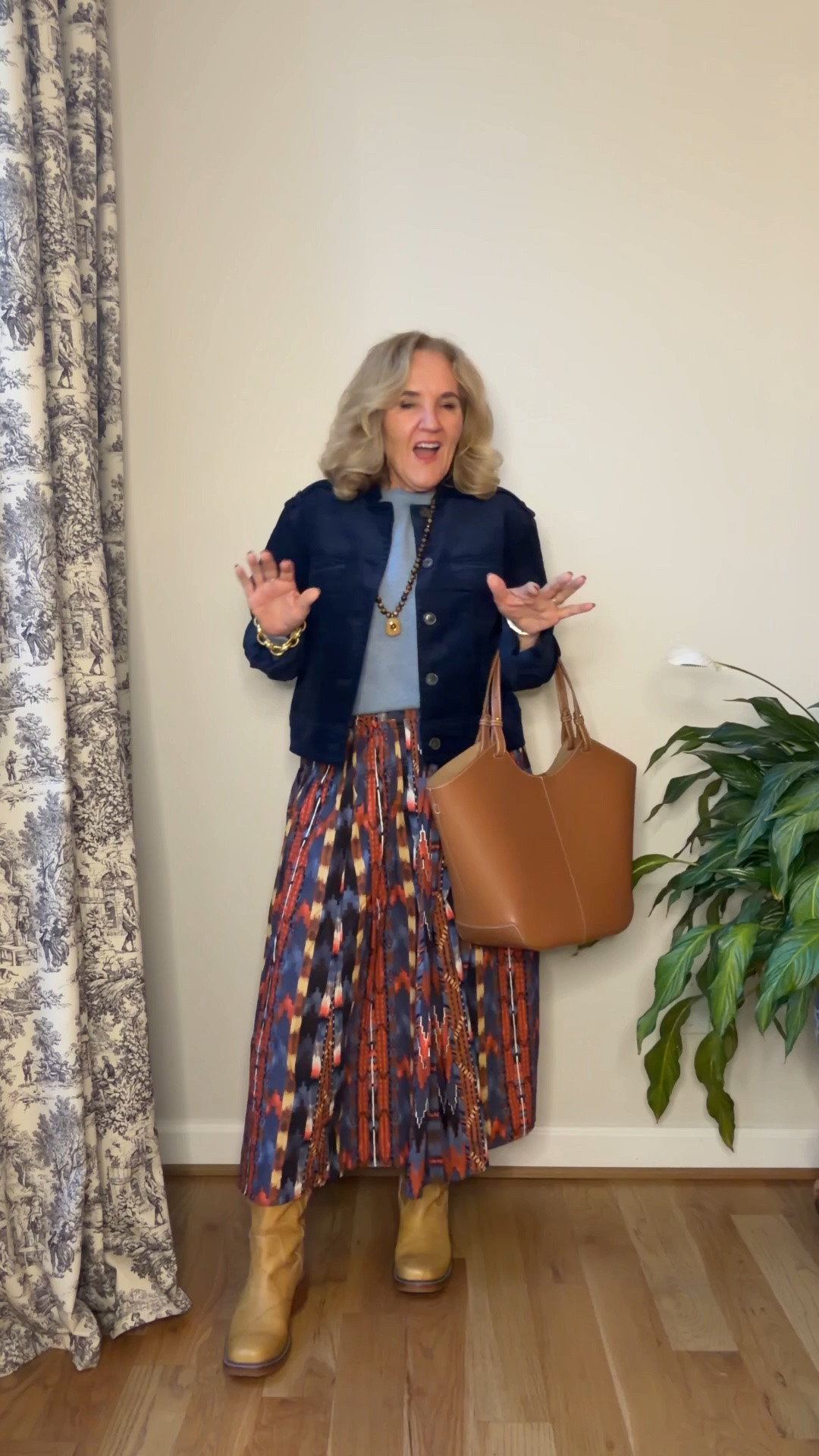 Skirt size medium, no elastic waist of size up if in between
Cashmere sweater size medium
Corduroy jacket, size medium