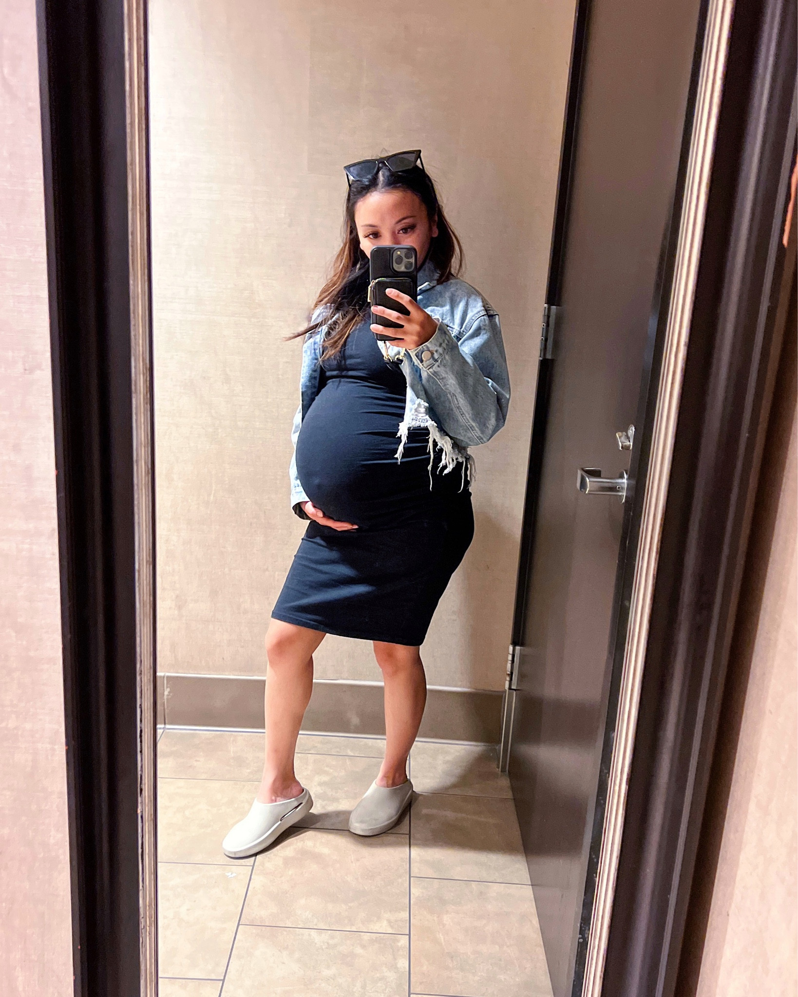 Casual 38 weeks pregnant outfit idea

#LTKbump #LTKstyletip