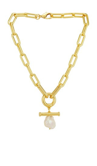 Timeless Pearly Pearl Pendant Chain Necklace in Metallic Gold. | Revolve Clothing (Global)