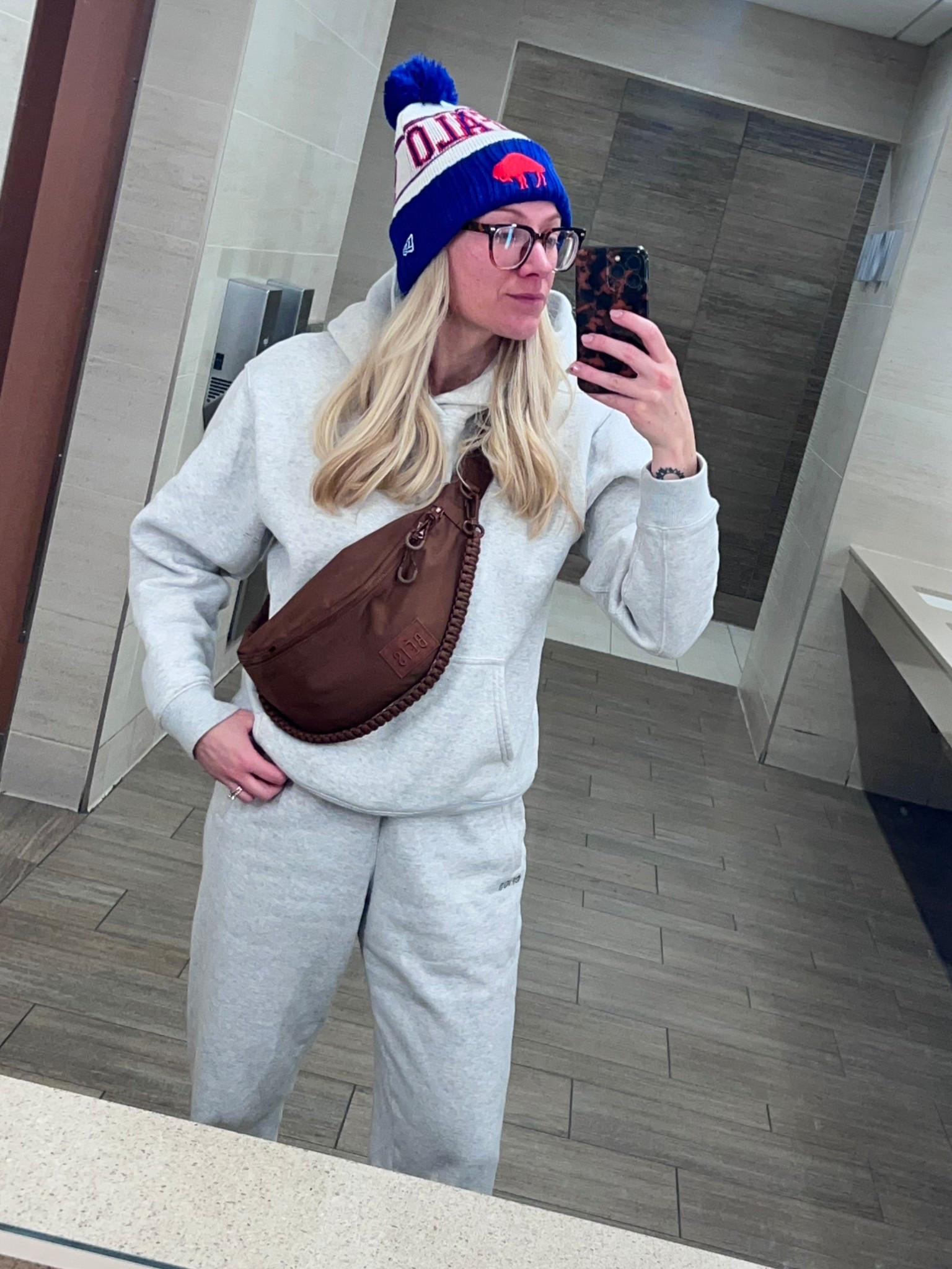 Airport fit feat. My favorite crossbody 🤌🏼

#LTKTravel #LTKFindsUnder100 #LTKStyleTip