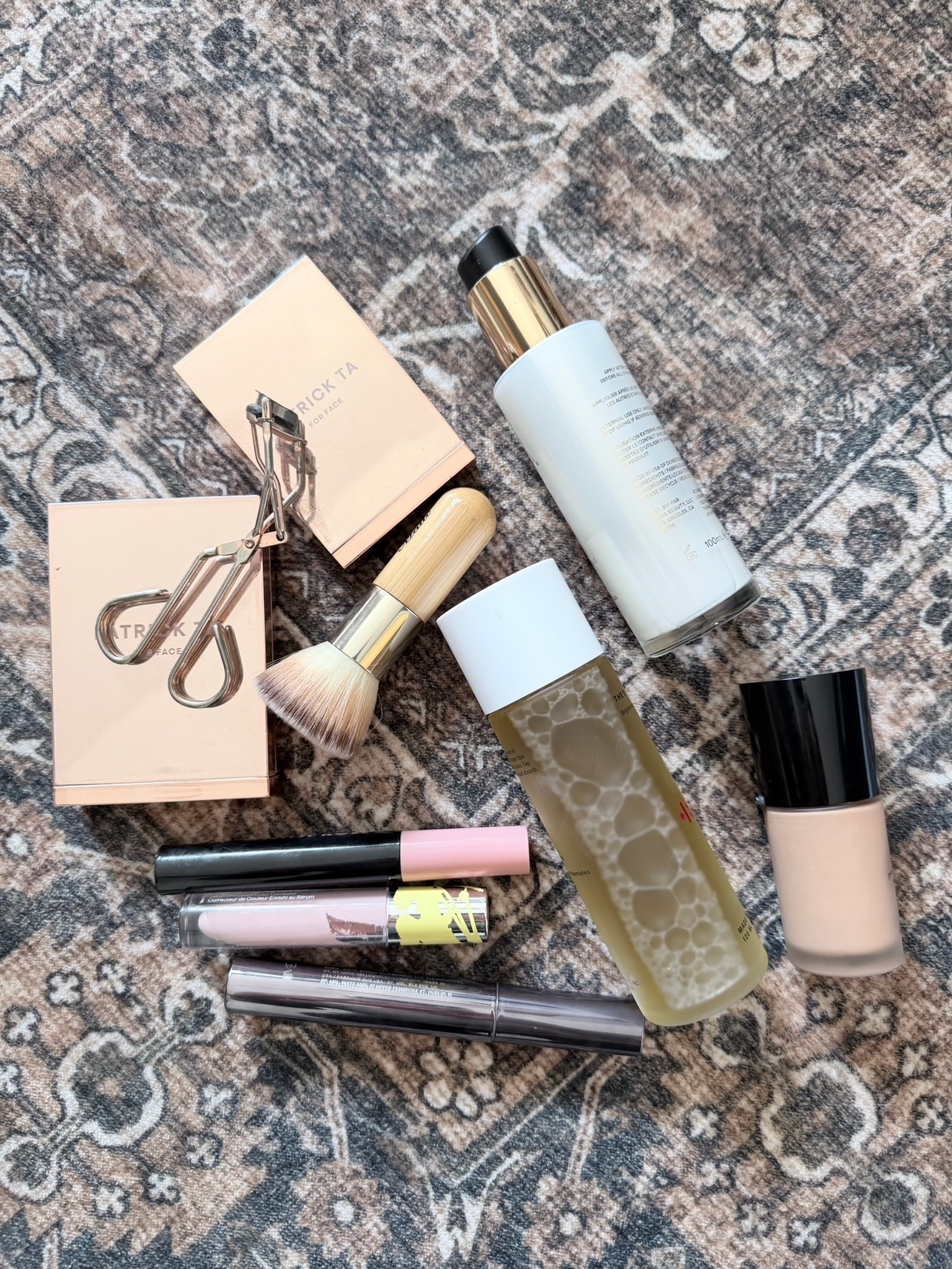 My makeup bag was gone & these are the things I missed!!!
Tweezerman lash curler 
Mara glaze
Isla elixer
Blush- shes blushing
Contour/bronzer she’s sculpted 
Armani luminous silk 5.5
My mascaras
Kosas revealer in magic 


#MakeupMustHaves #SkincareEssentials #Glowyskin #Beautyroutine #everydaymakeup

#LTKBeauty #LTKFindsUnder100