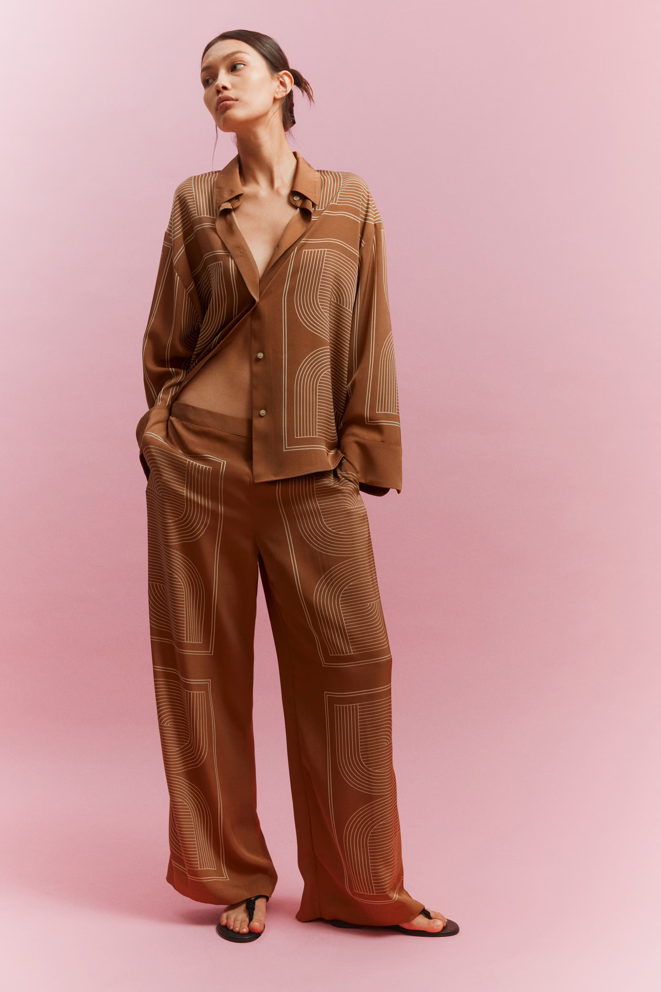 Straight trousers | H&M (UK, MY, IN, SG, PH, TW, HK)