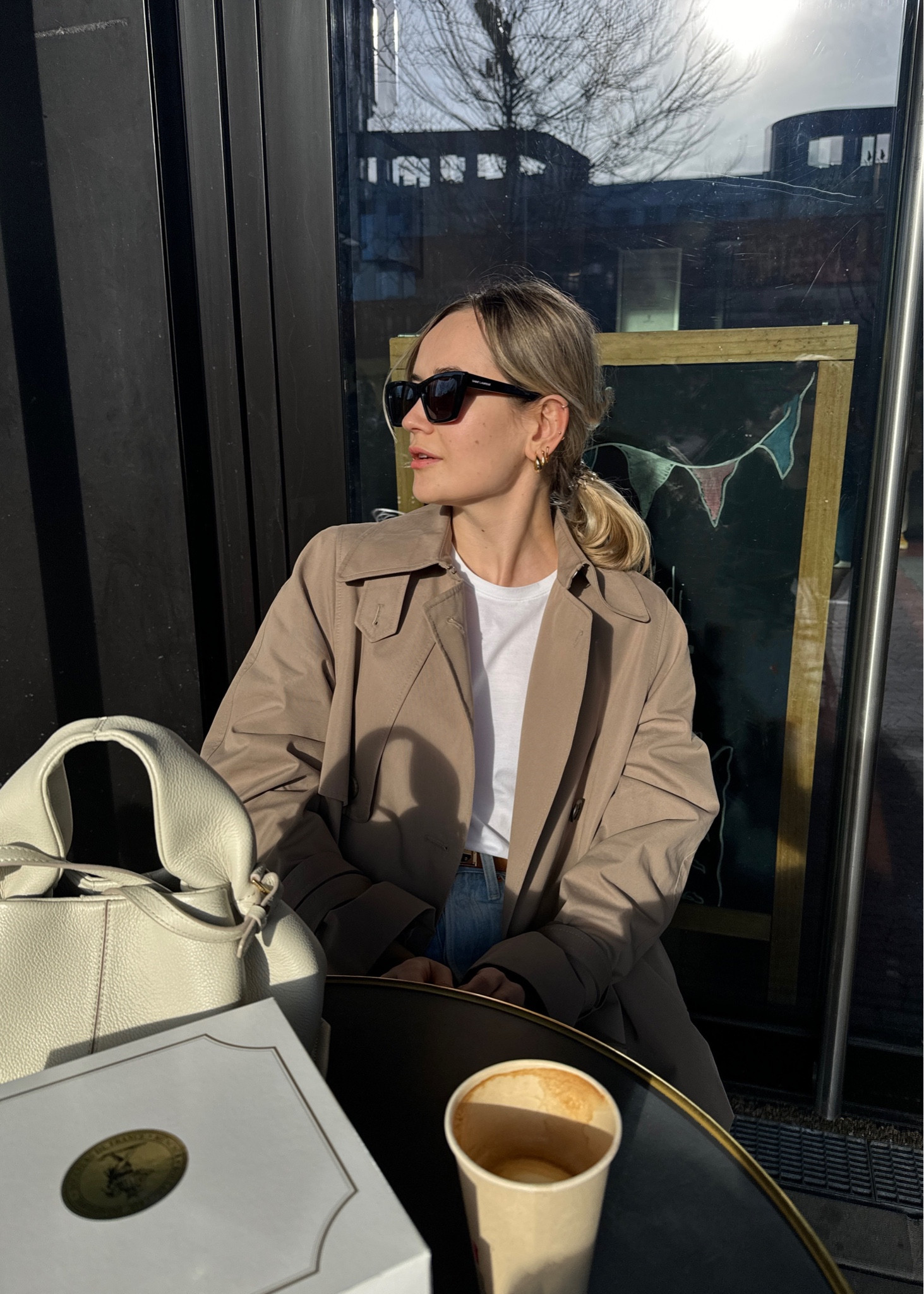 Coffee in the sun ☀️
#trench #trenchcoat #trenchjacke #trenchshort #trenchkurz #trenchbeige #trenchlook #trenchoutfit #poleneneuf #poleneneufoutfit #poleneneuflook

#LTKeurope #LTKstyletip #LTKSeasonal