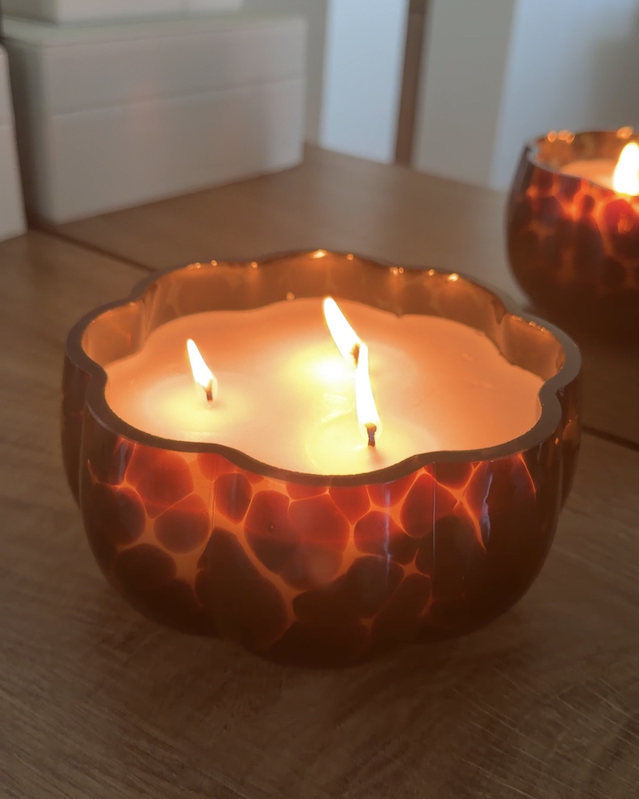 Tortoise shell + pumpkin shape + Farm Apple Pumpkin = 😍🍎🎃 The cutest little fall candle from Walmart!
#WalmartFinds #FallDecor #FallHome #WalmartHome #CozyHome