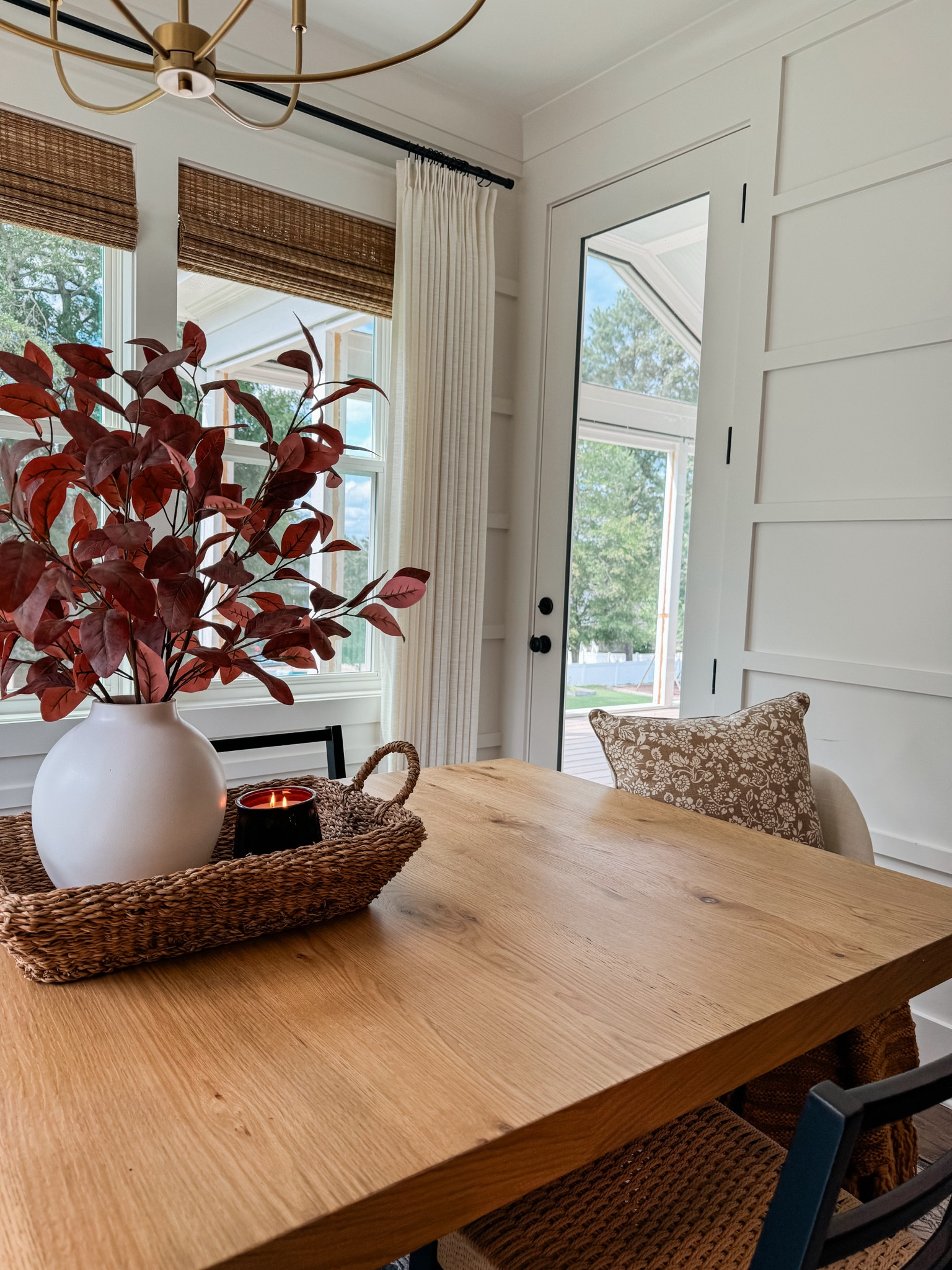 Fall Dining Nook Views 

Eat in kitchen, Dining nook, dining room, dining table, affordable dining table, dining rug, modern organic table,
Modern organic dining, kitchen table, dining chairs, woven chairs, Ashley furniture 

#LTKFamily #LTKHome #LTKSeasonal