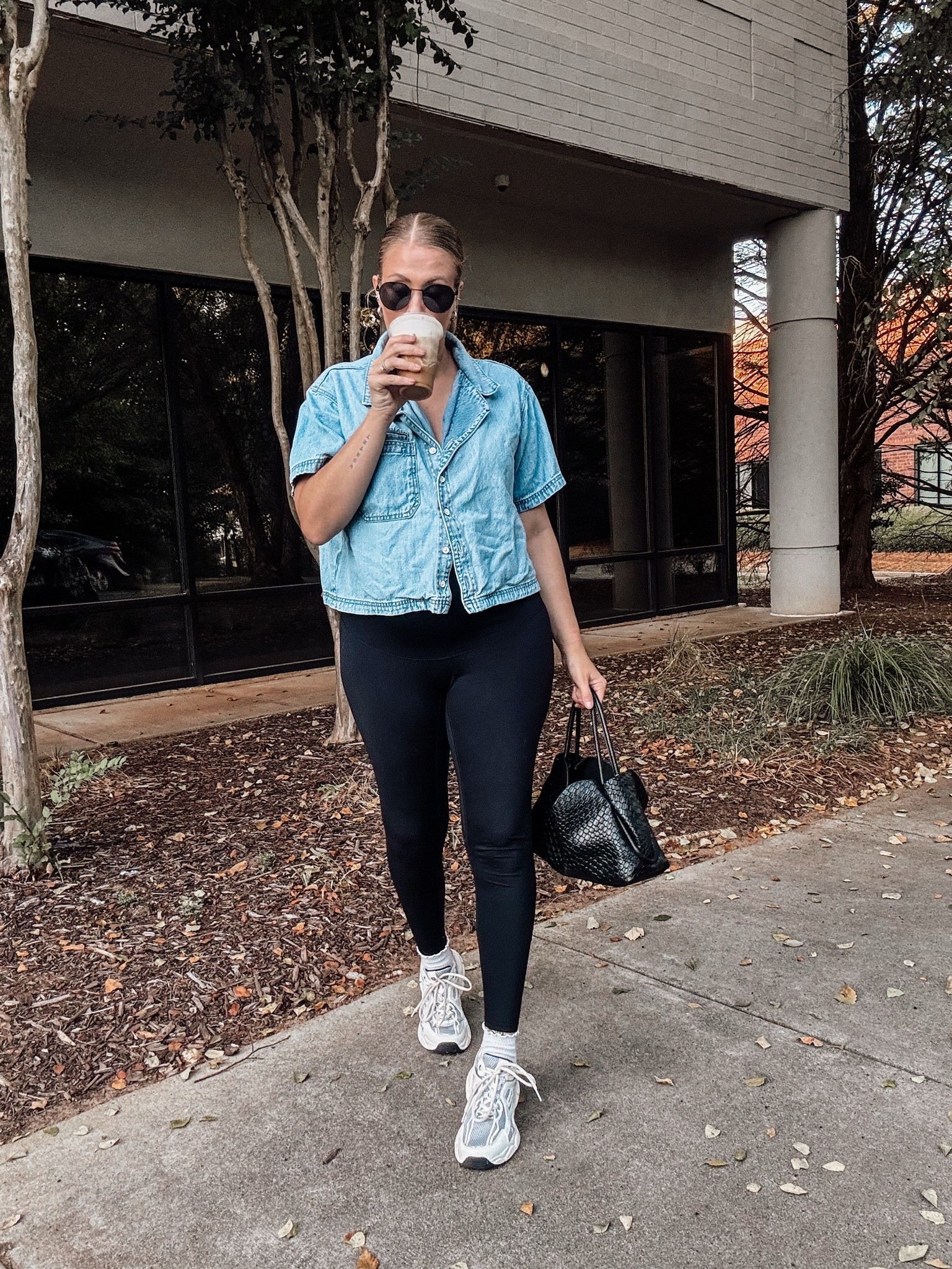 Friday uniform: iced cold brew in hand, comfy leggings on, and ready for shoot day. ☕️✨
Nothing beats a casual denim-and-sneakers combo when you’re running around behind the scenes all day. Let’s get to shooting! 📸

#LTKmomlife #LTKdayinmylife #LTKBump