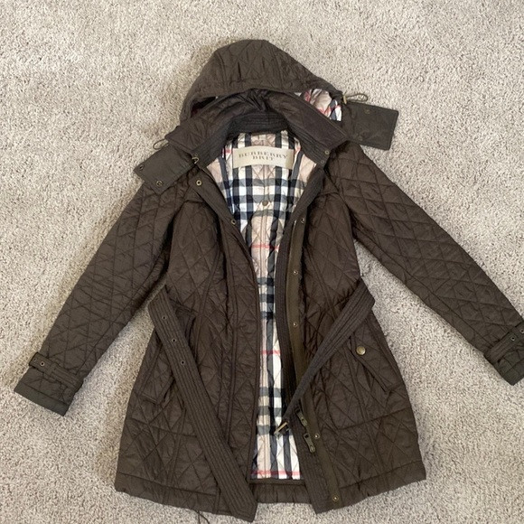 Burberry Women's above the knee Finsbridge Quilted Coat in khaki green | Poshmark