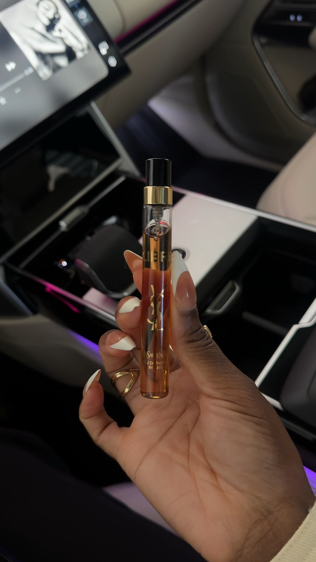 Stock my car with me with all my car essentials. 