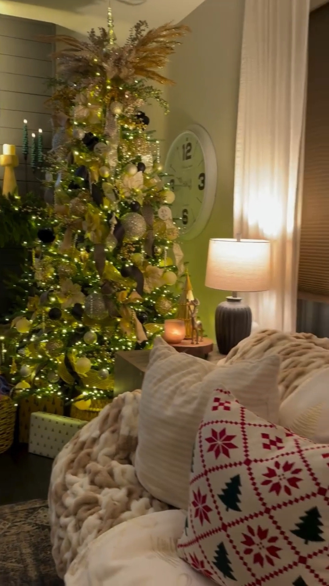 My living room transition from 2022-2025, Christmas edition 🎄✨

#christmas #diy #fyp #viral #trending