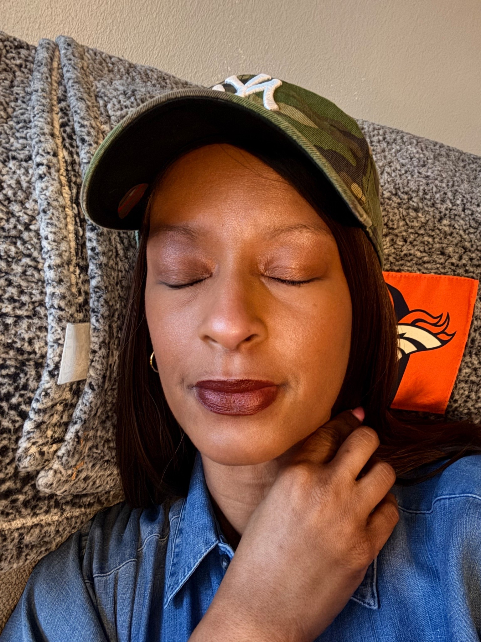 I went out the other night and forgot to get a better pic of my makeup- it was really nice LOL 

Anyway here are the deets -

Liquid Foundation and setting powder from About Face

Concealer from Maybeline 

Blush - Saie

Eyeshadows- Morphe Pallete (an oldie) 

Lips - Maybeline Lipstick and about face gloss. 

Mascara- Estée Lauder