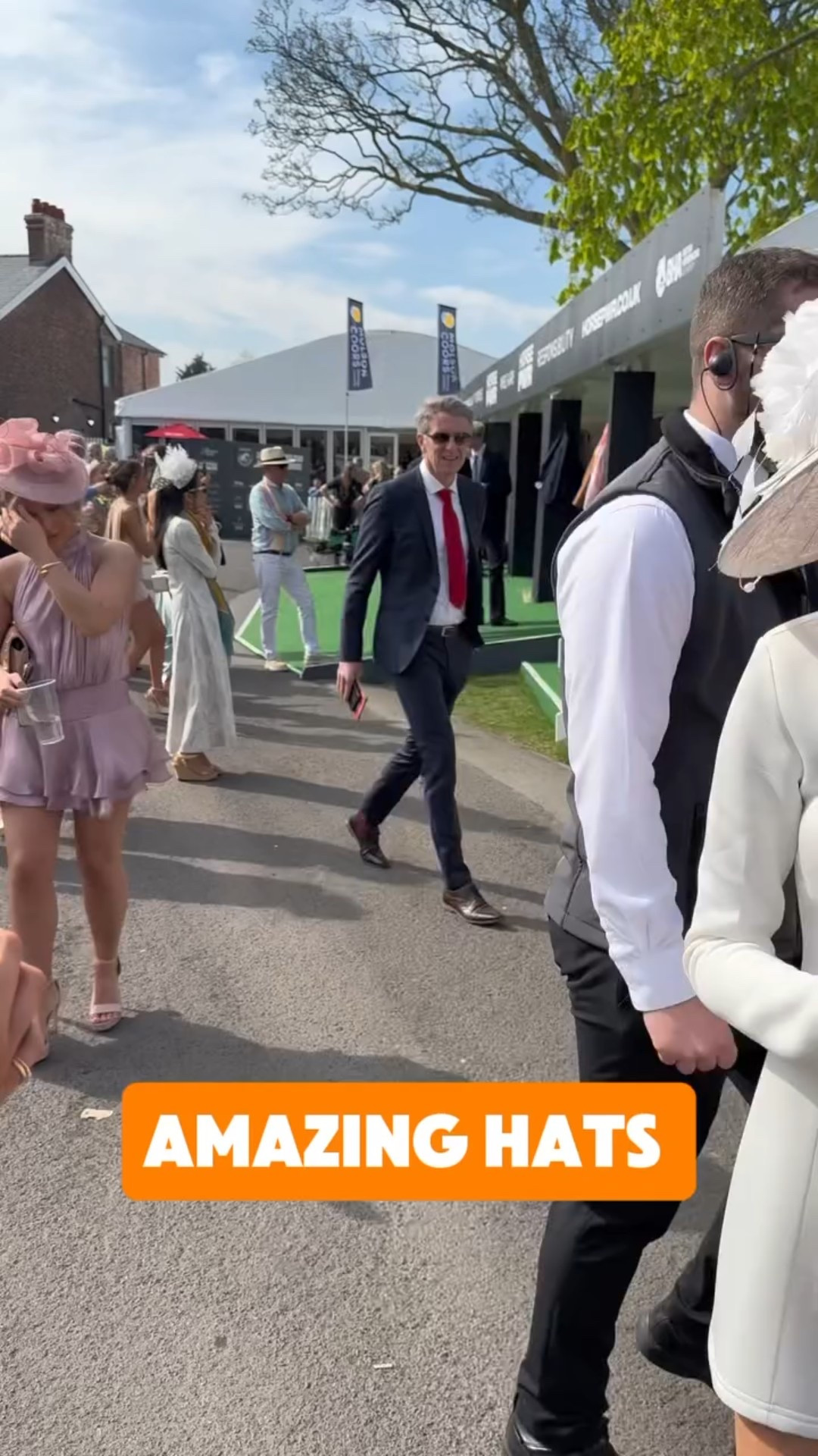 These ladies knew what they were doing with their hats 🤩 

#RacedayTV