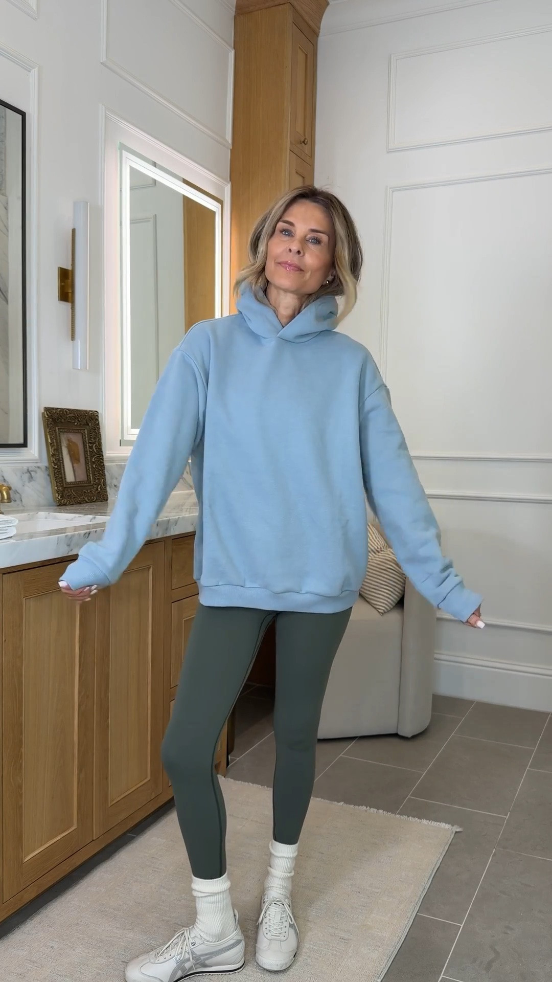 We have a limited time code TAMMY20NEW so don’t wait if you love it!! 
-Support Tank ReStore Essential S
-Full Zip Restore Oversized Hoodie size S
-Vuori AllTheForm™ leggings size XS
-Legging Vuori AllTheForm™ XS

#VuoriPartner  @Vuori US 

code is for first purchases/new customers ONLY

Code expires 9/20 11:59