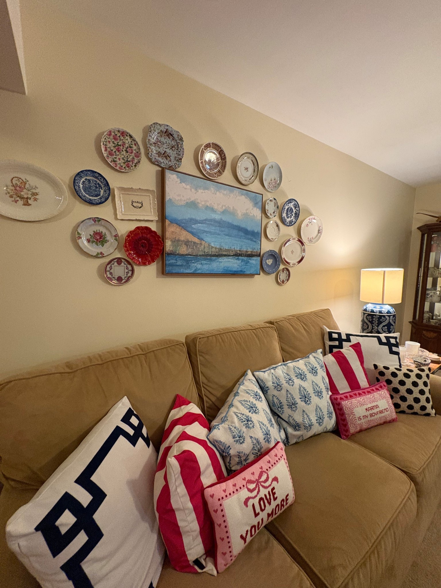 My happy couch 💕

#LTKValentine #LTKHome #LTKdayinmylife