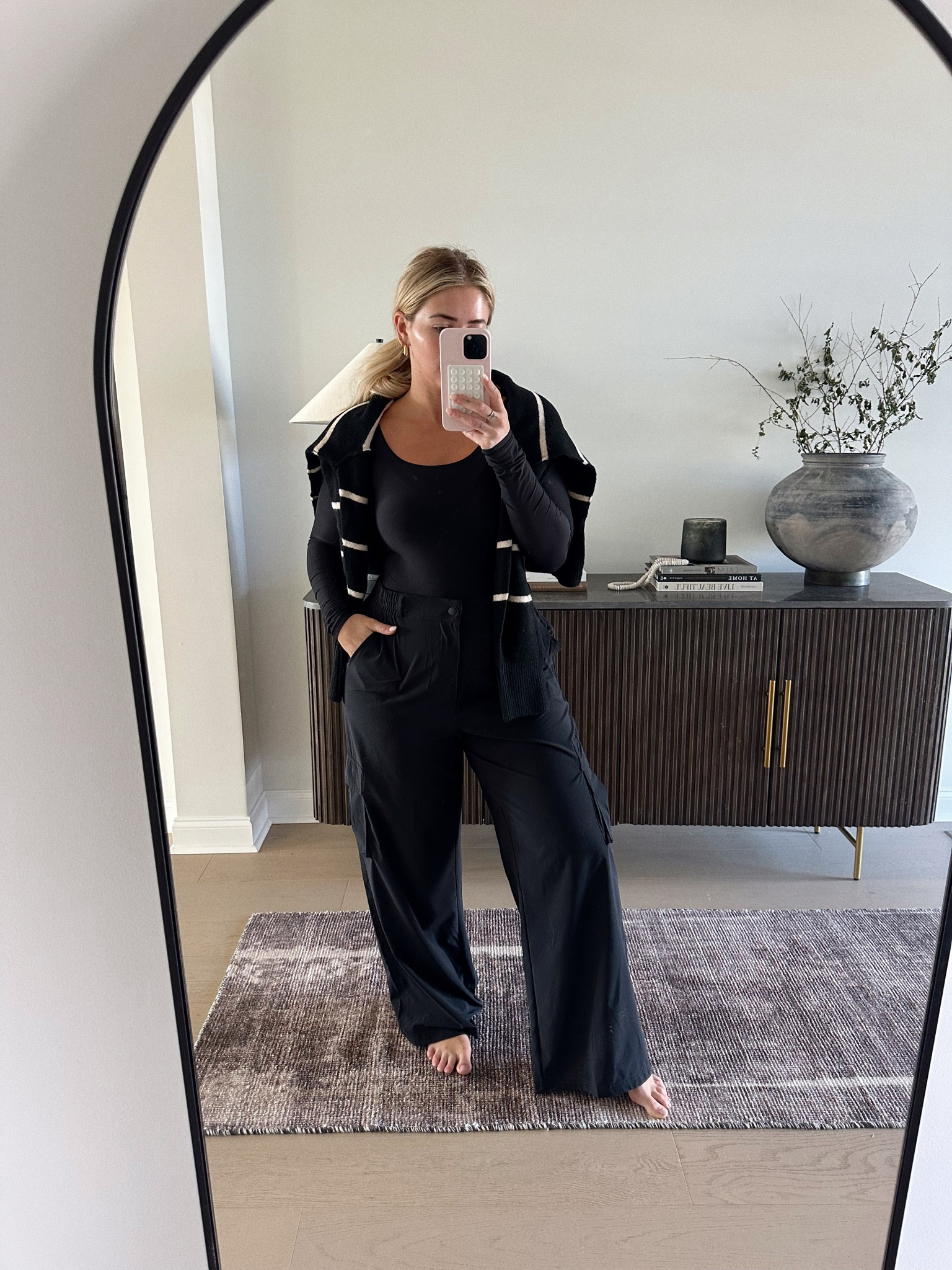 Trousers that can be dressed up or down! 🖤 

Bodysuit // medium 
Pants // large 
Sweater // large 