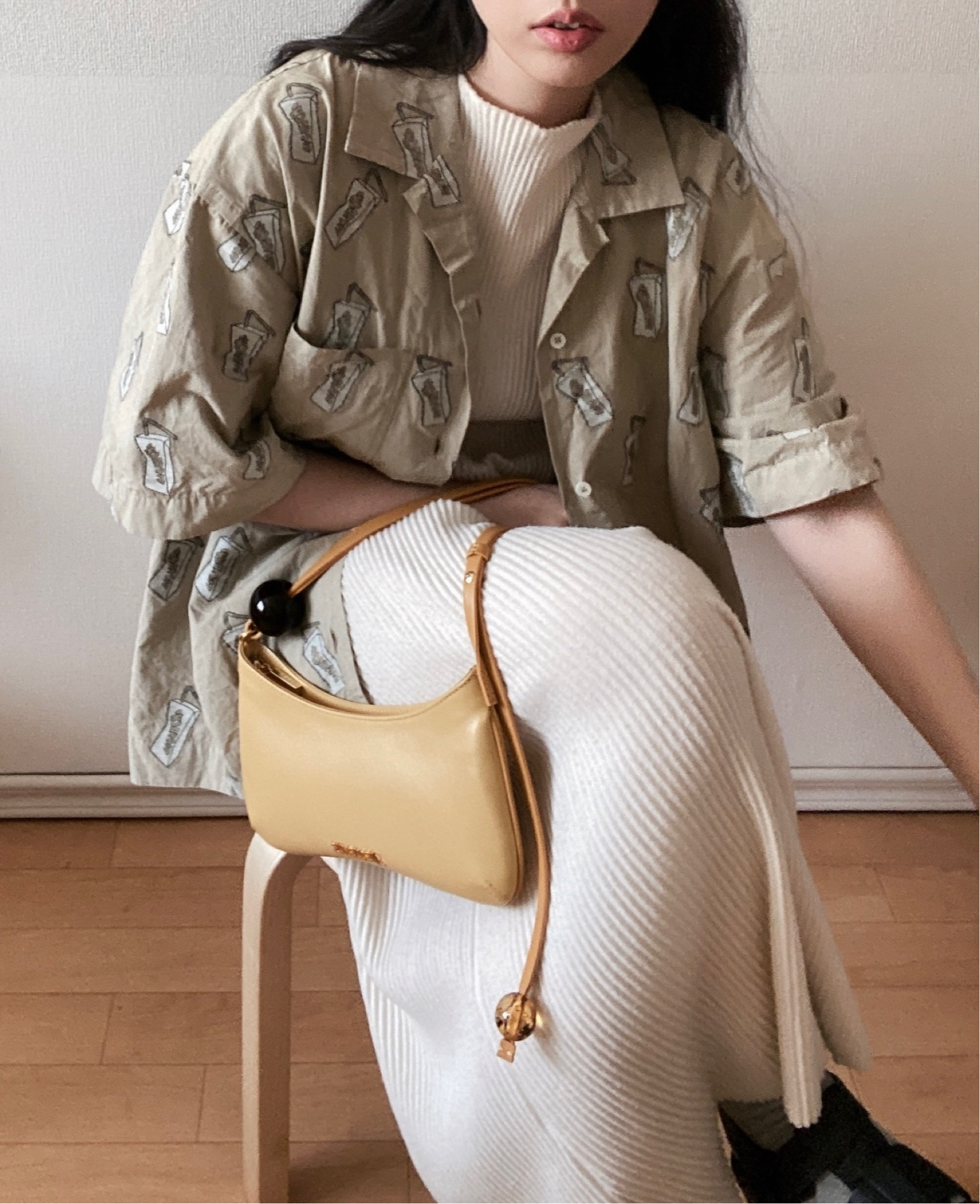 5월 💛🕶
May is finally here !

#jacquemus #jacquemusbag #jacquemusbags #minimalstyle #minimalfashion #neutralstyle #fashionblogger #ootd #오오티디 #오늘뭐입지#봄코디 #5월 #자크뮈스 #자크뮈스가방 #루이자비아로마 #ジャックムス #ジャックムスバッグ #今日のコーデ #ミニマルコーデ 

#LTKitbag #LTKstyletip #LTKSeasonal