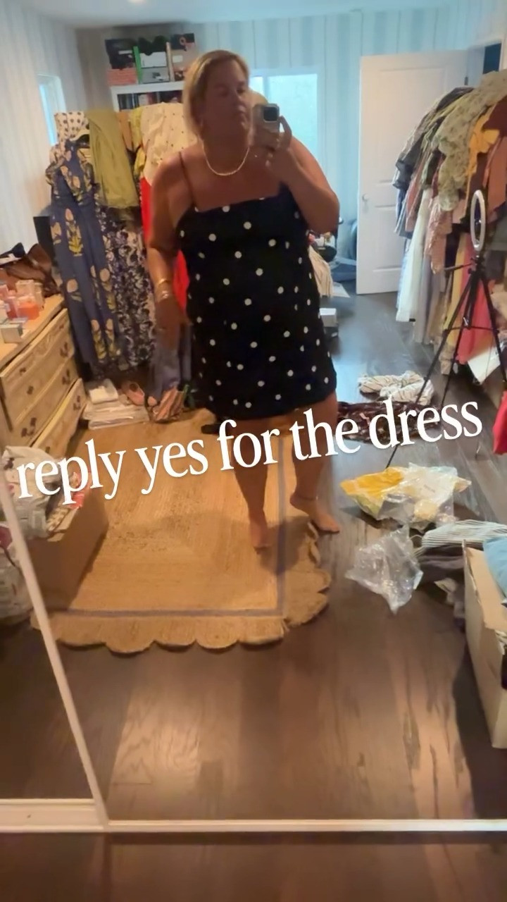 How gorgeous is this dress! 

 