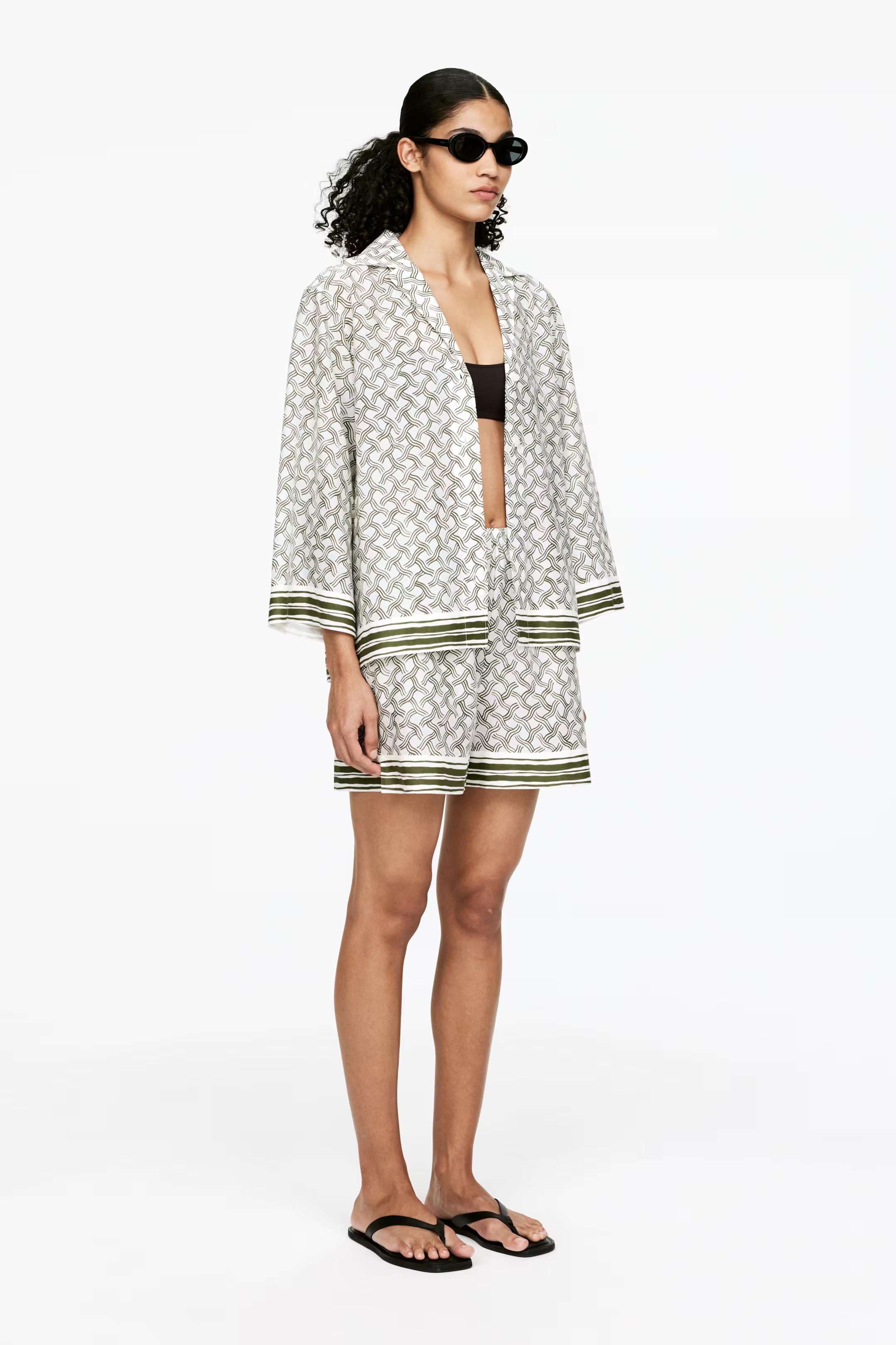Printed Shirt - Off White/Dark Green - Ladies | H&M GB | H&M (UK, MY, IN, SG, PH, TW, HK)