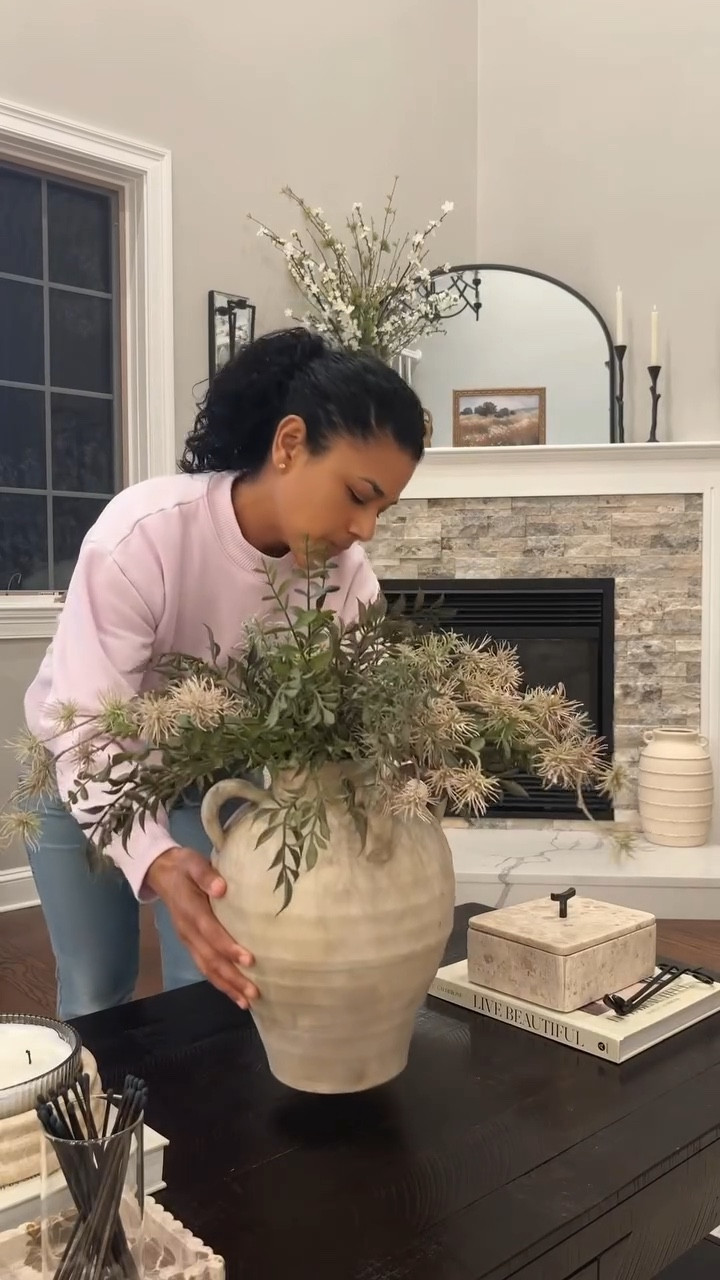 Hay personas que se acostumbran a vivir entre cosas rotas, detalles sin arreglar, espacios descuidados… y creen que no pasa nada.
Pero la energía de un hogar sí se siente.

No necesitas cosas caras.
No necesitas una casa perfecta.
Solo necesitas intención. 🤍

Arregla lo que está roto.
Cuida lo que tienes.
Haz de tu casa un lugar de paz, no de parches.

Tu hogar debe abrazarte, no pesarte. 🕊️

#homedecor #hogar #homeinspo #motivación #decoracion

#LTKHome #LTKdayinmylife #LTKSeasonal