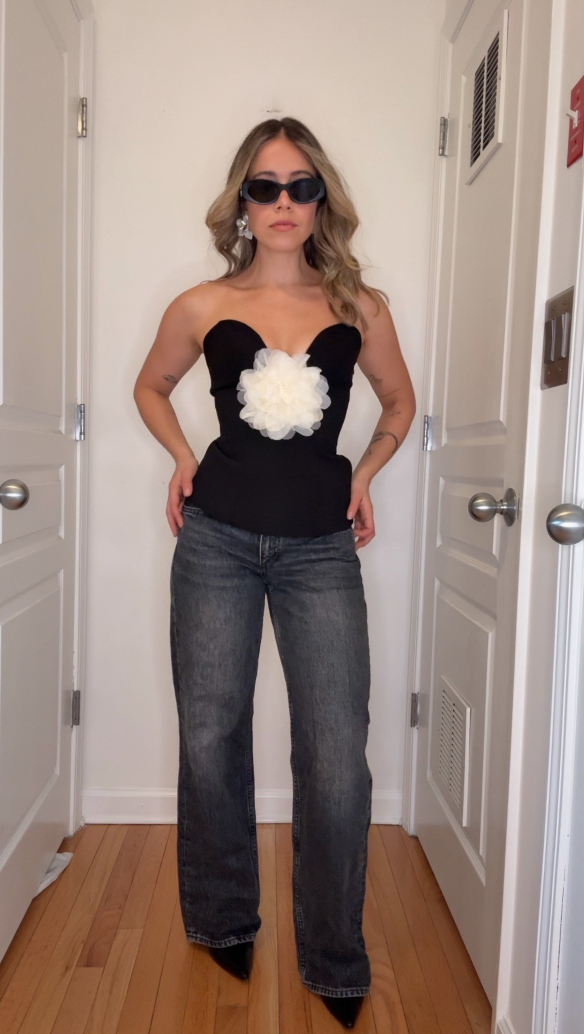 Sarah Wasilak’s outfit from Dinner for Shoes episode 89, I Interviewed My Tattoo Artist

Top: Zara
Pants: Rag & Bone
Earrings: BaubleBar
Shoes: Zara
Sunglasses: Miu Miu

#LTKootd #LTKdayinmylife #LTKPetite