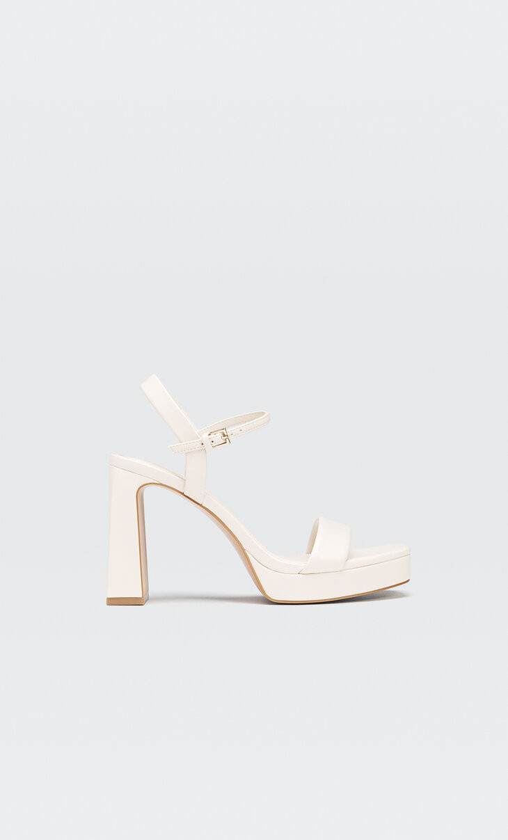 Sandale mit Absatz und Plateau - Mode für Damen | Stradivarius Deutschland | Stradivarius DE