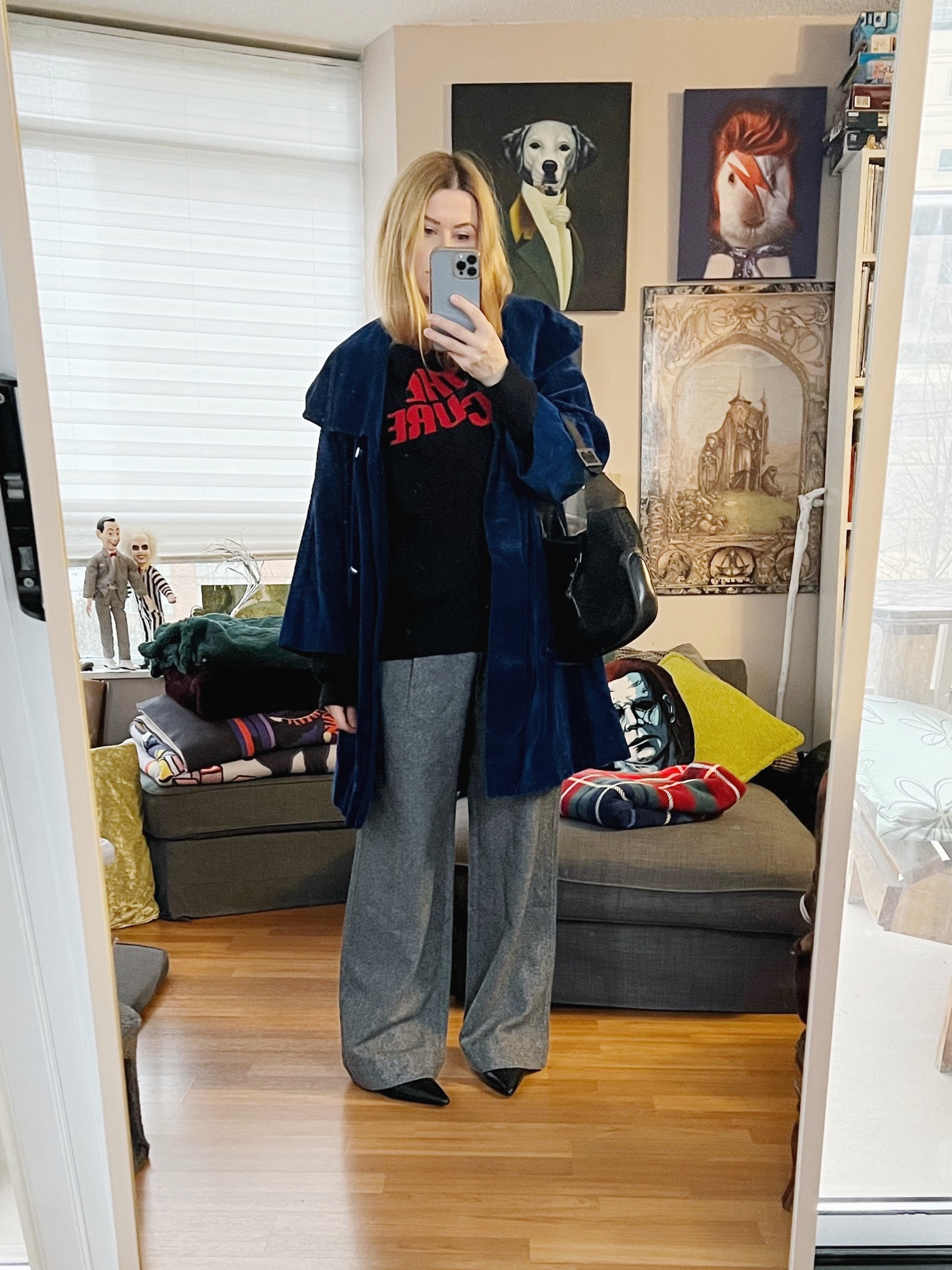 I’m trying to embrace the overcast days that makes lighting atrocious. On a positive note the Everlane trousers that I bought on sale arrived and they are great.
Handbag and coat (second photo) are vintage. This sweater was my Christmas present last year from Hades Wool. Shop small. I’ve been trying to hunt down their Smiths, and Sonic Youth versions from years ago. No luck 😬 
•
.  #falllook  #torontostylist #StyleOver40  #secondhandFind #vintagegucci #fashionstylist #slowfashion #FashionOver40  #MumStyle #genX #genXStyle #shopSecondhand #genXInfluencer #genXblogger #secondhandDesigner #Over40Style #40PlusStyle #Stylish40


#LTKstyletip #LTKover40 #LTKHoliday