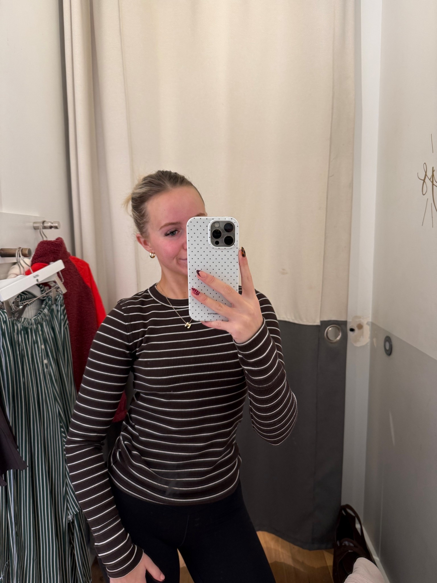 Perfect layering long sleeve 
Brown striped 
Size small
Aerie 

#LTKootd #LTKSeasonal #LTKGiftGuide