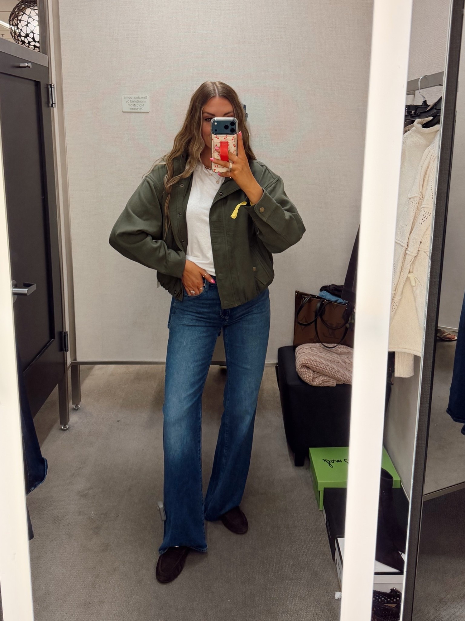 Wowow these @Paige jeans are so good!! I’m wearing a 27
