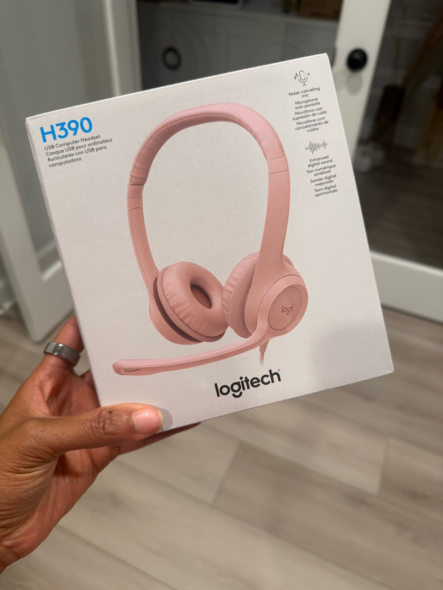 Another cute tech find 🎧💕 Perfect for everyday listening, travel, or even for the kids. Comes in black and white too, and I found a pink case to go with it!

#LTKTravel #LTKKids