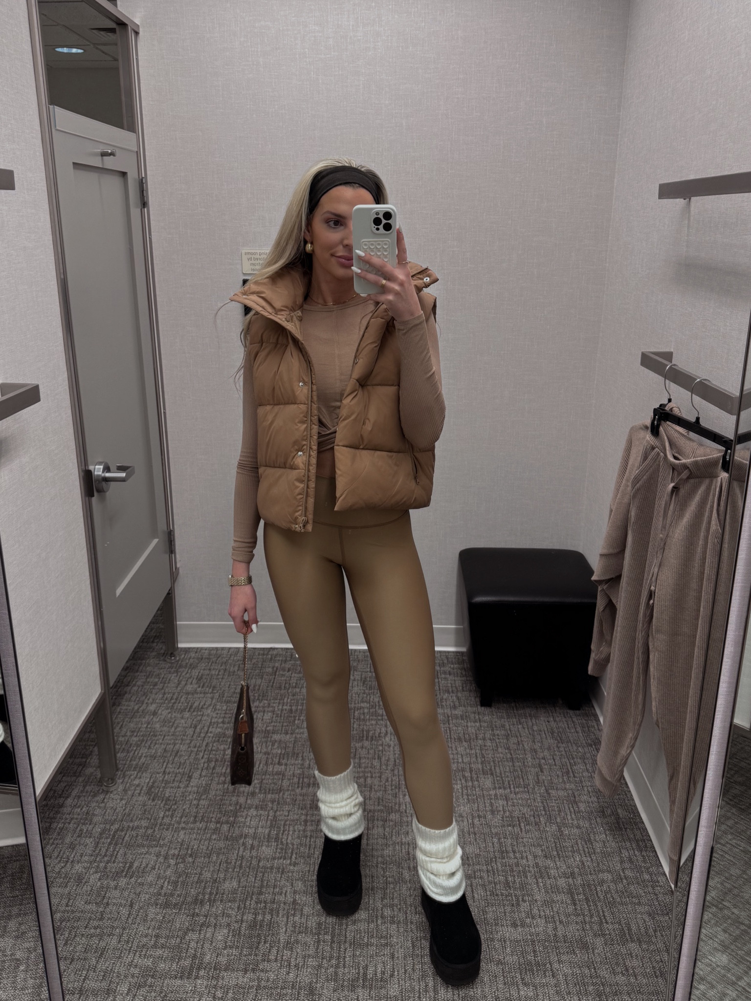 Toasted Almond is my new favorite Alo color!!! 

#LTKSeasonal #LTKstyletip #LTKHoliday