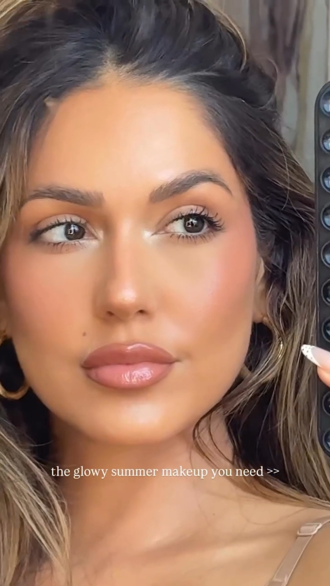 A video you should save 📁
Get your summer glow on ✨

products:
@naked_sundays 
@morphebrushes
@narsissist 
@charlottetilbury
@lauramercier 
@yslbeauty 
@kosas 
@nyxcosmetics 
@rarebeauty 
@makeupbymario 
@dibsbeauty

#makeuptutorial #makeup #glowyskin #summerglam #summermakeup

#LTKTravel #LTKBeauty #LTKSaleAlert