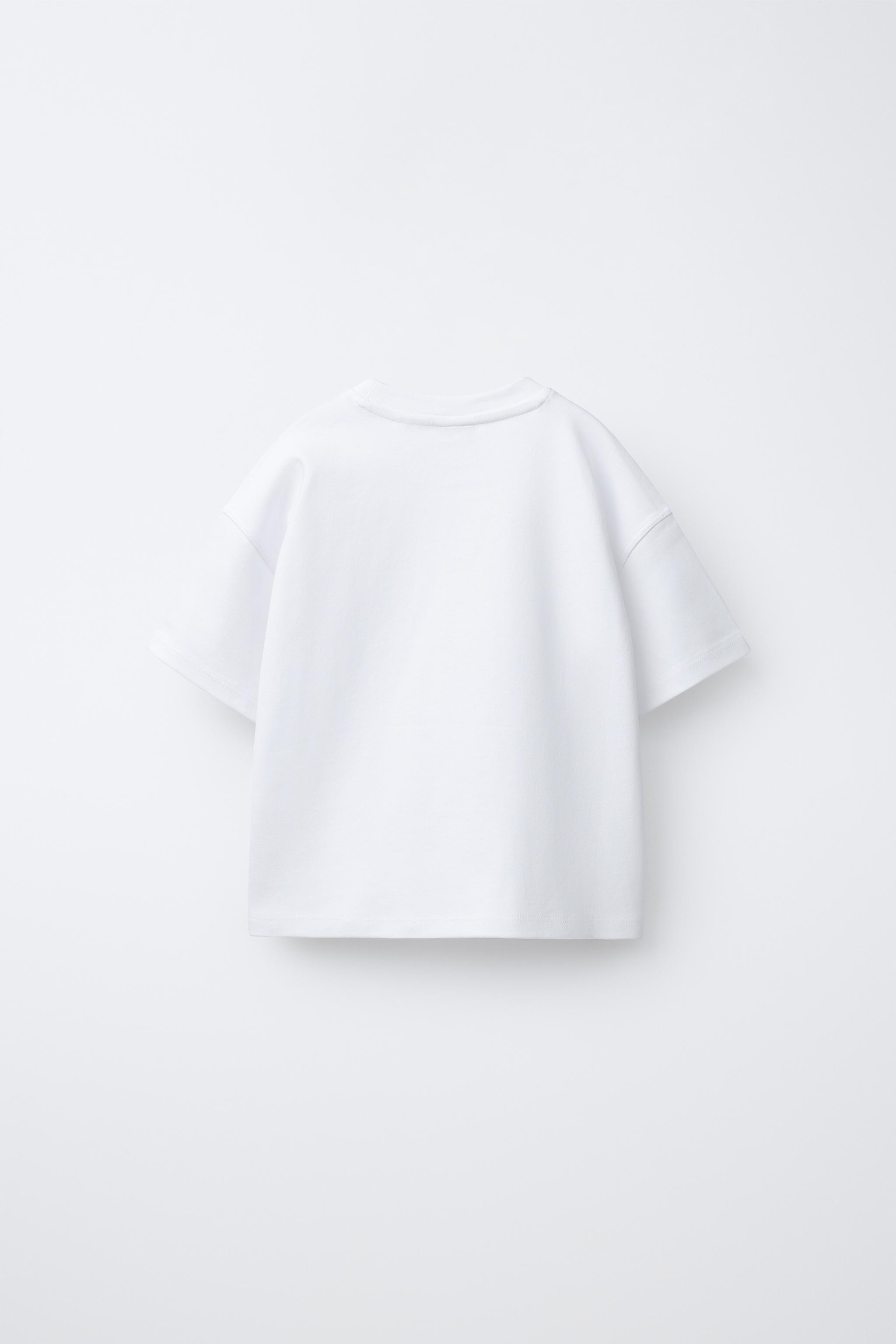 Basic T-shirt with a round neck and short sleeves. | Zara US
