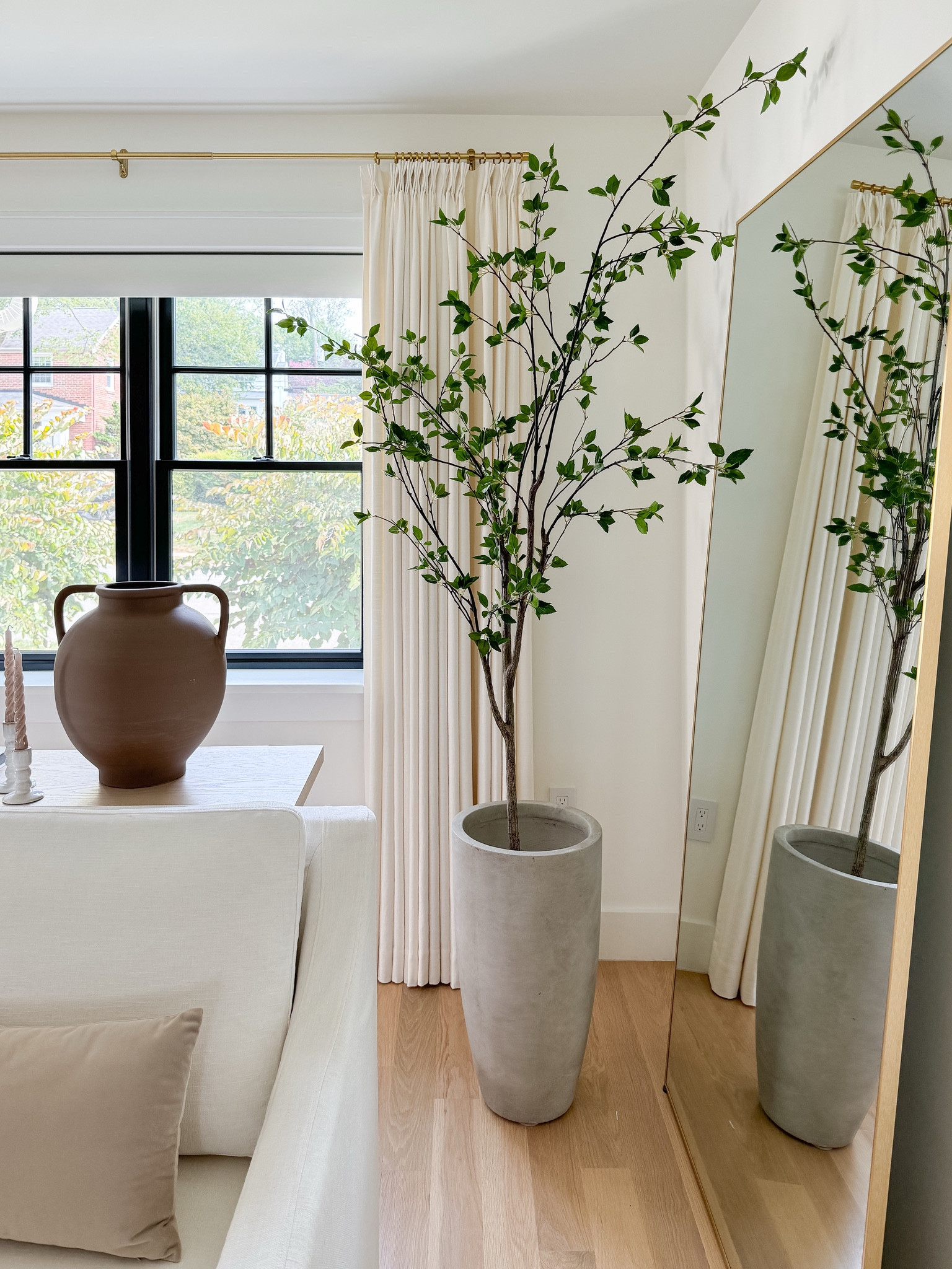 All of the products linked are on sale!!

Home decor, neutral home decor, living room decor, faux tree, neutral design

#LTKSaleAlert #LTKCyberWeek #LTKHome