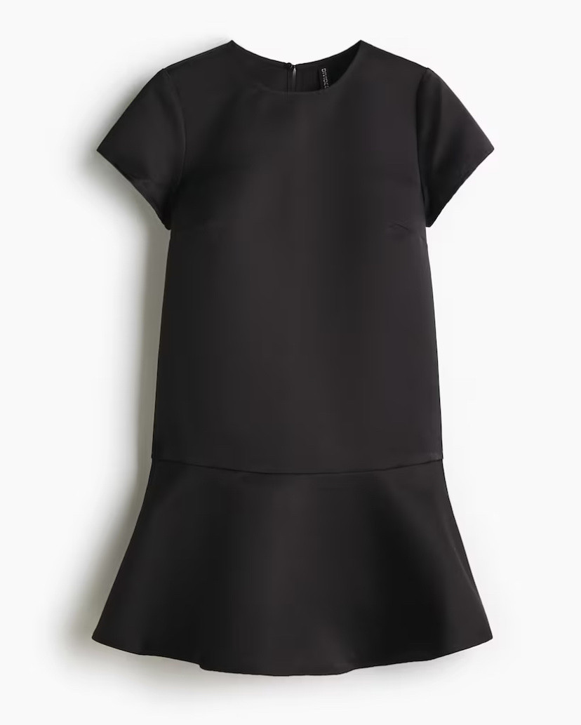 A simple, elegant dress; I love the tulip hem. This of how you could style this with colorful shoes or some statement earrings. 


#blackdress #holidayparty #weddingguestdress #holidaydress #handm #LTKU #LTKOver40 #under25 #budgetfriendly 


#LTKHoliday #LTKFindsUnder50 #LTKWedding