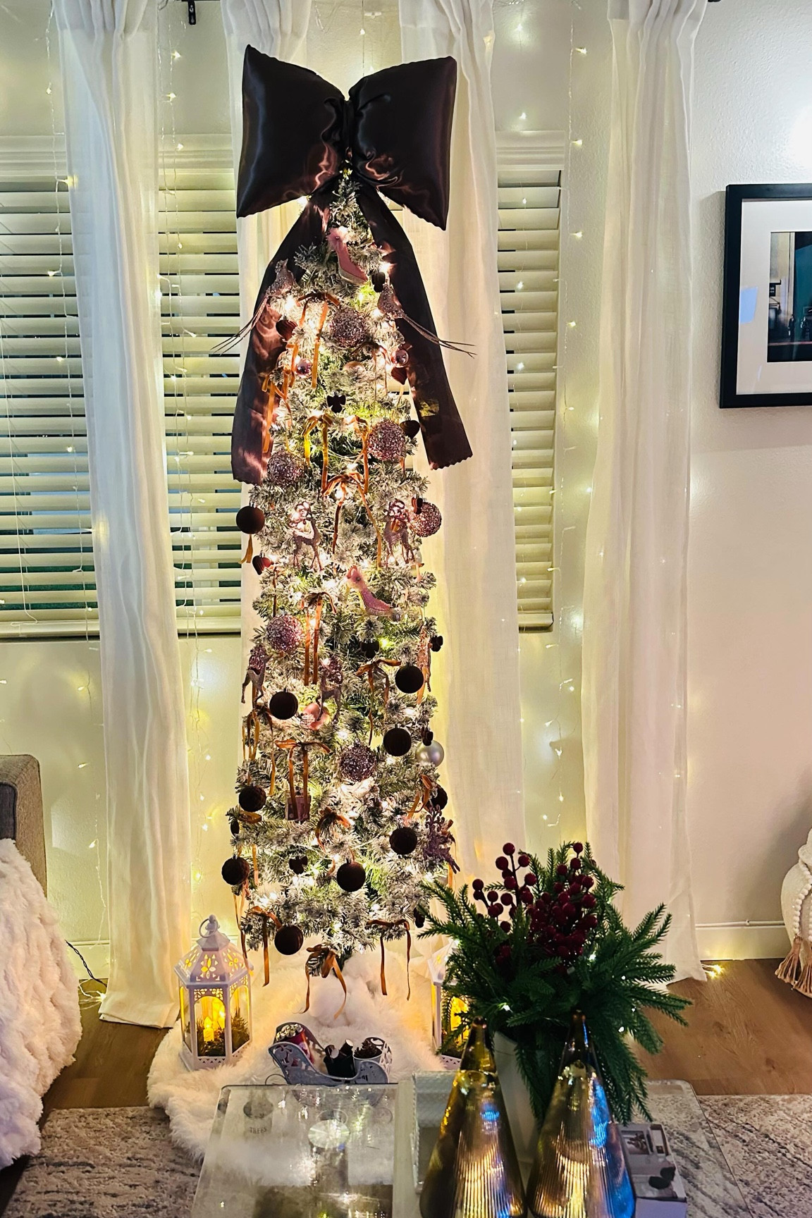 Our second living room tree!  This #cornerofmyhome is 🎄 

I wanted to keep it simple with less ornaments so we just did did small brown and rose gold ornaments 

Comment BOWS for the link to shop! 🎀

 #ornaments #bows #treetopper #hack #trendingreels #christmas #homedecor #christmastree #penciltree #gingerbreads