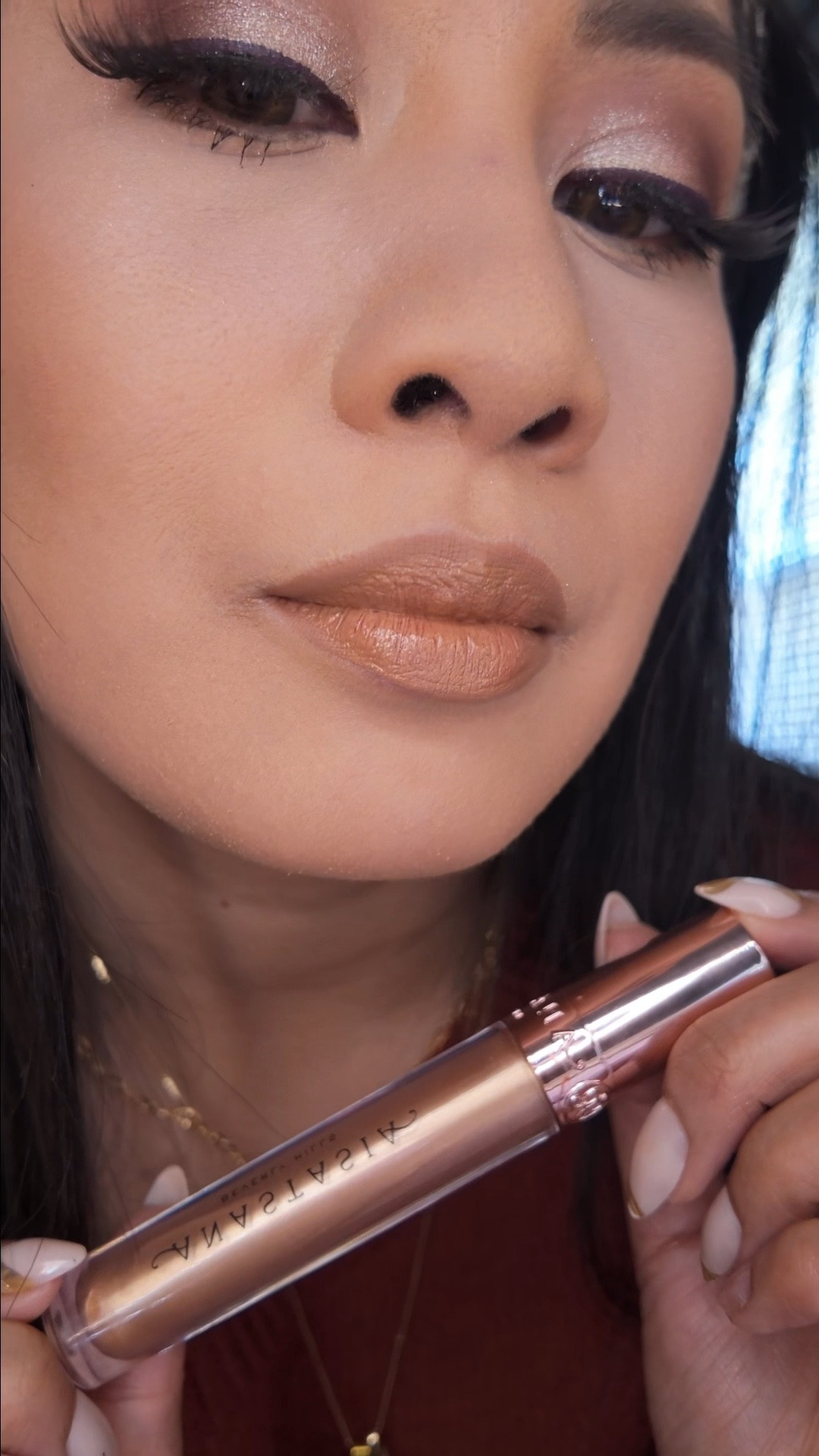 Honey Kiss is a gorgeous luminous high shine gloss! So pretty! Lip liner - Hazelnut